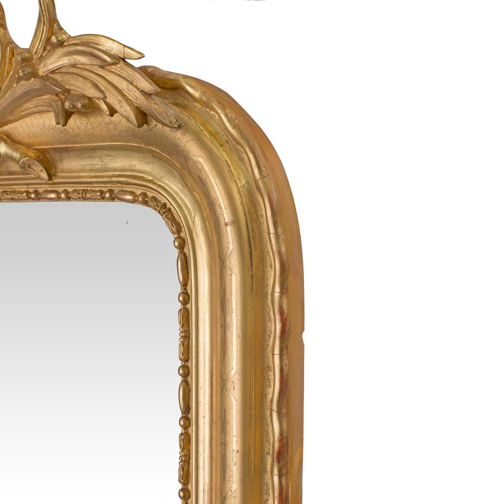 Miroir français du XIXe siècle en bois doré de style Louis XVI Bon état - En vente à West Palm Beach, FL