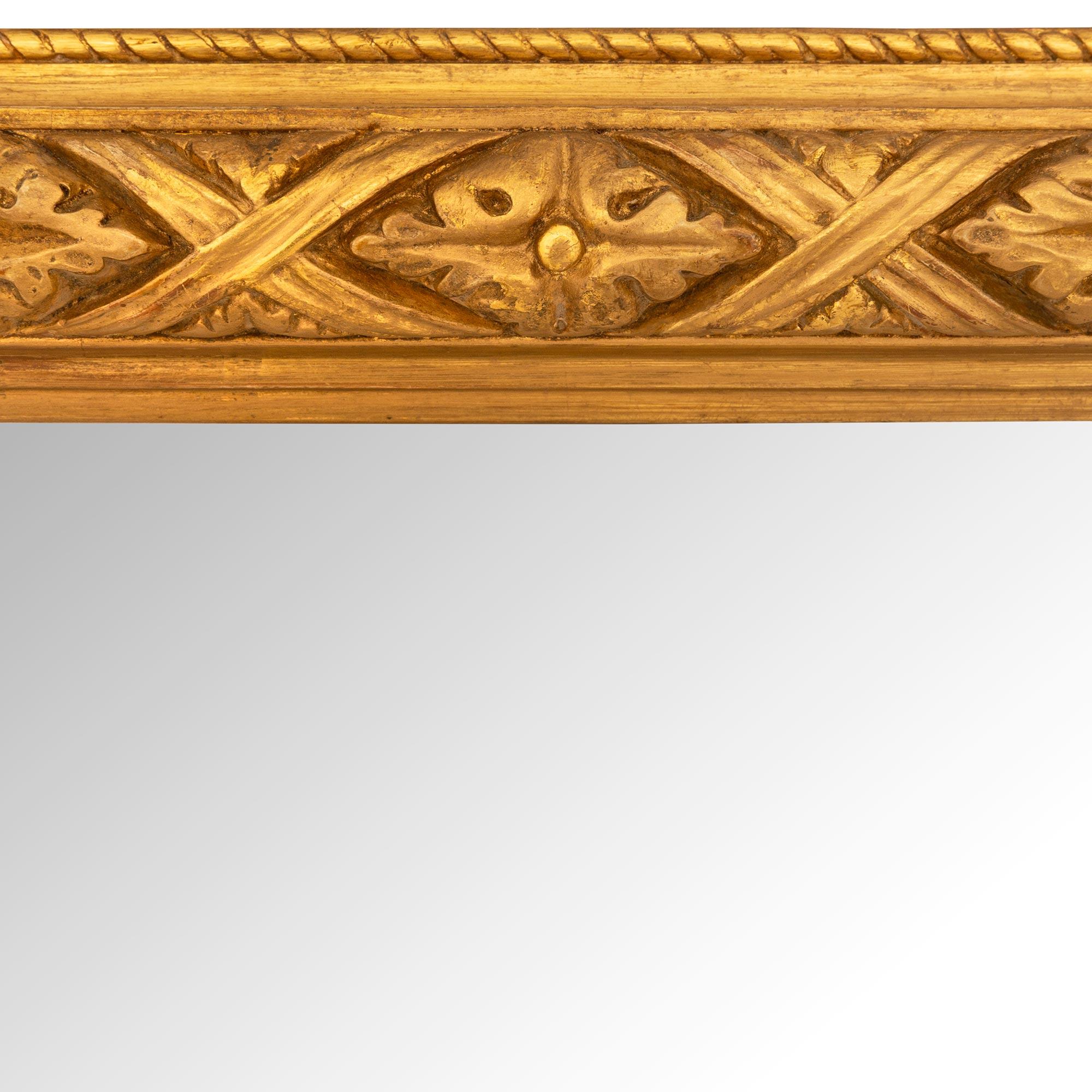 Miroir français du XIXe siècle en bois doré de style Louis XVI Bon état - En vente à West Palm Beach, FL