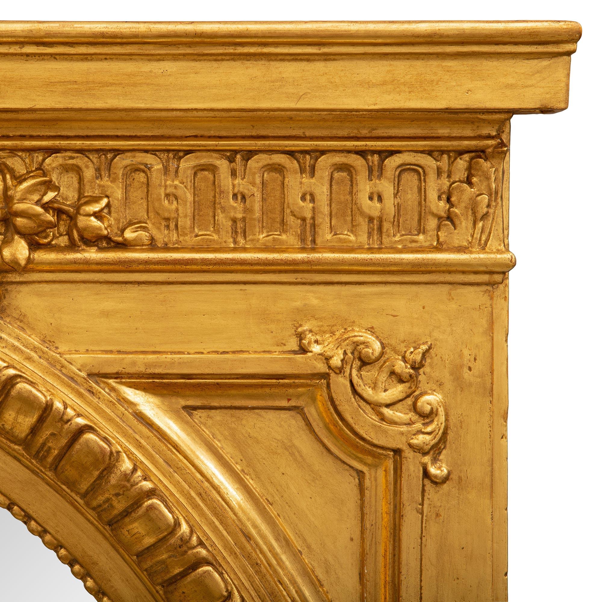 Spiegel aus vergoldetem Holz im Louis-XVI-Stil des 19. Jahrhunderts im Zustand „Gut“ im Angebot in West Palm Beach, FL