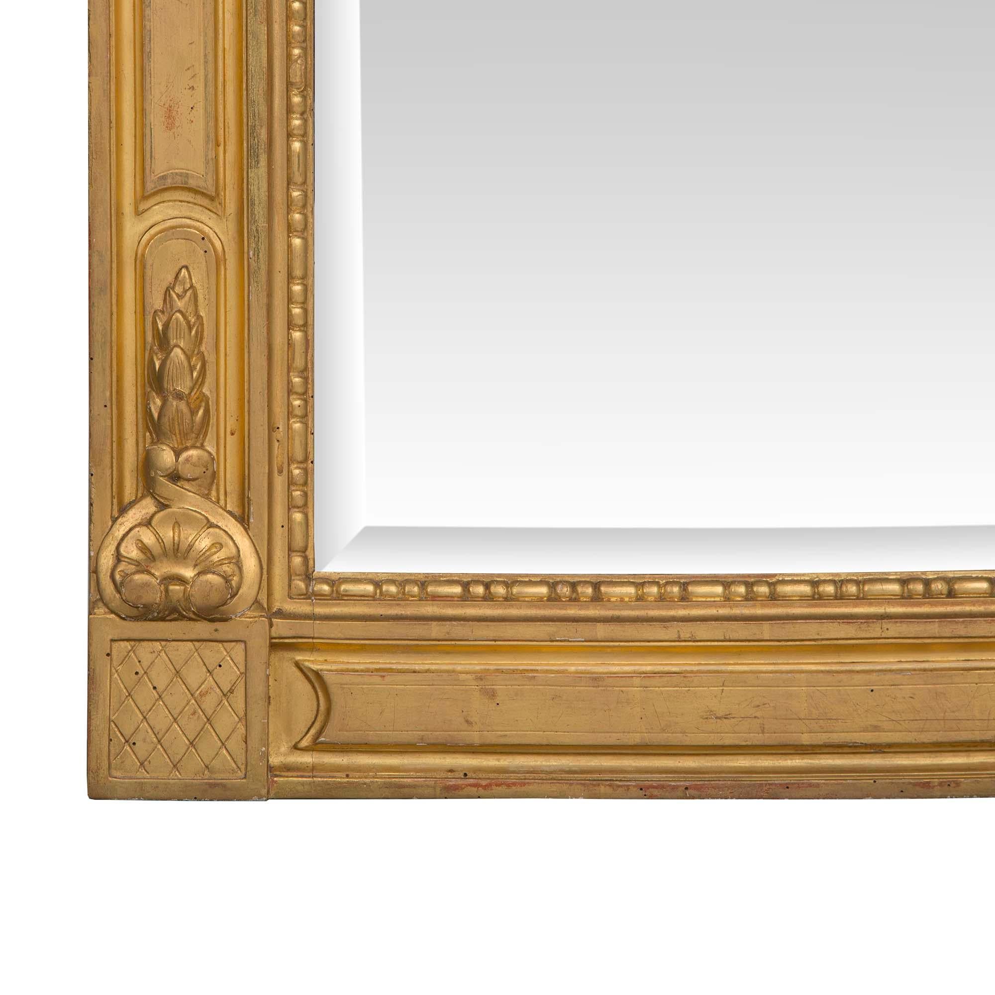 Miroir français du XIXe siècle en bois doré de style Louis XVI en vente 1