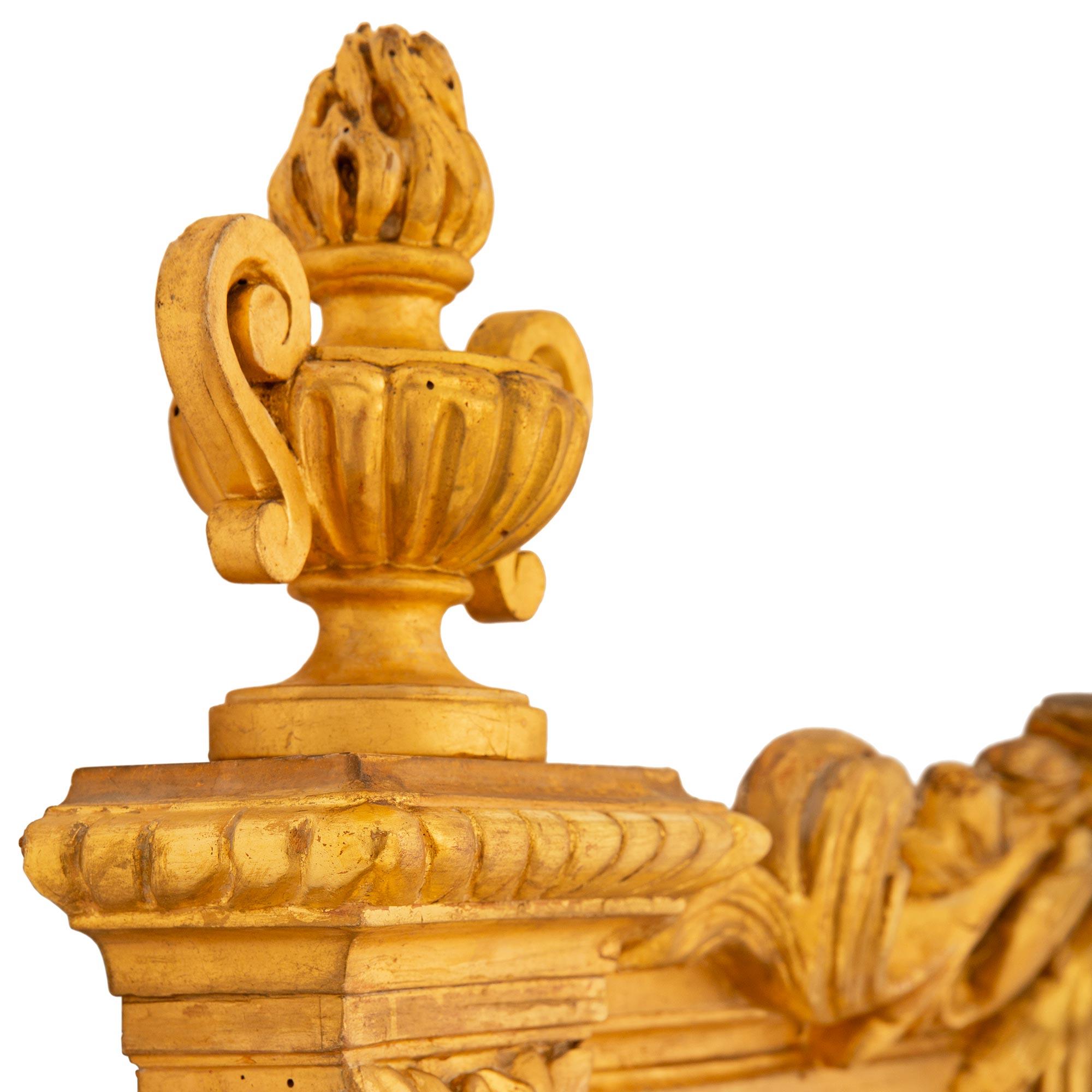 Specchio francese del XIX secolo in legno dorato di stile Luigi XVI In condizioni buone in vendita a West Palm Beach, FL