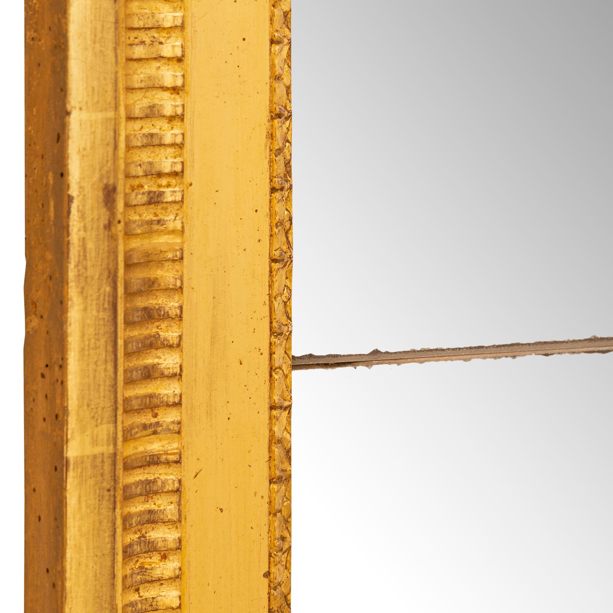 Miroir en bois doré de style Louis XVI du XIXe siècle en vente 1
