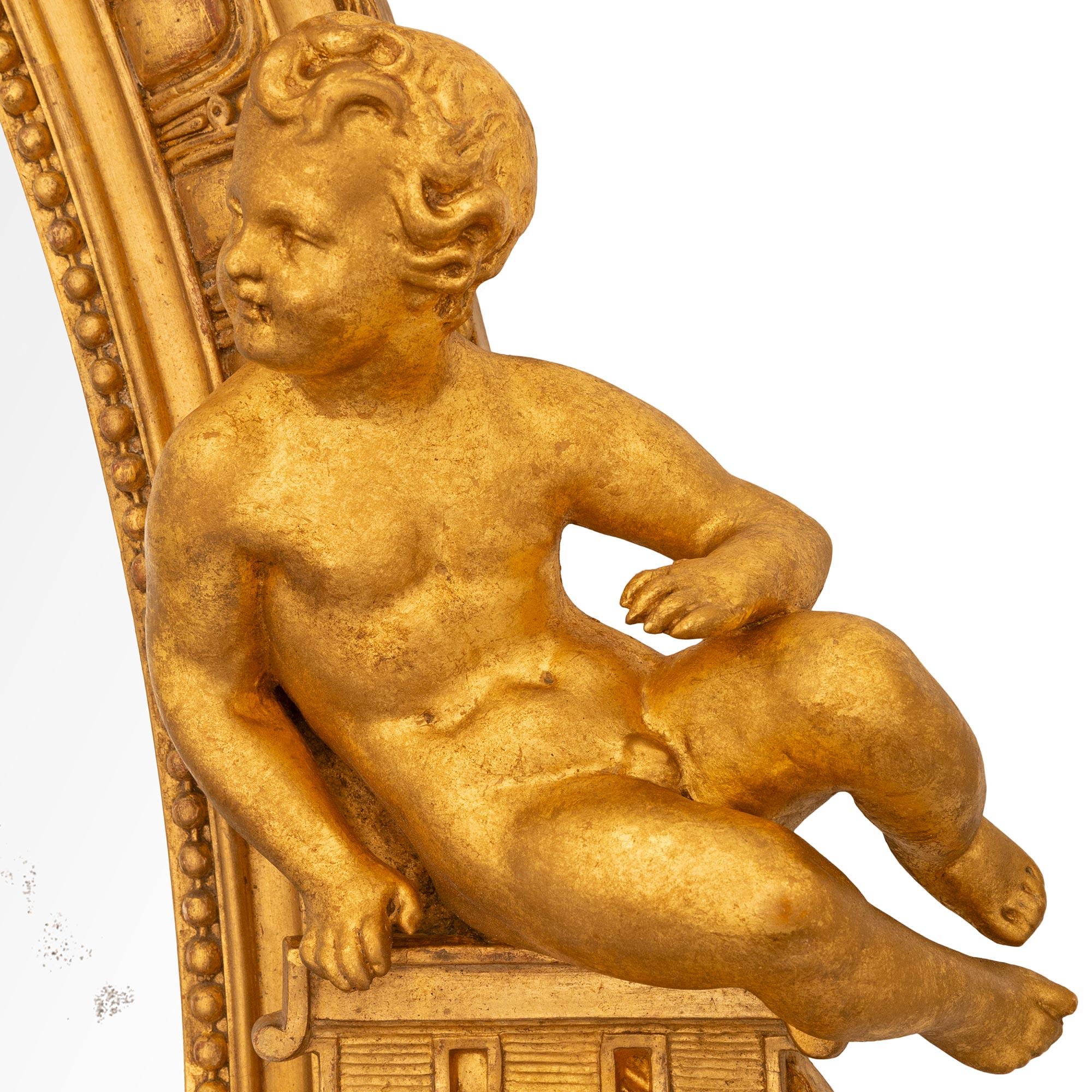 Specchio francese del XIX secolo in legno dorato di stile Luigi XVI in vendita 1