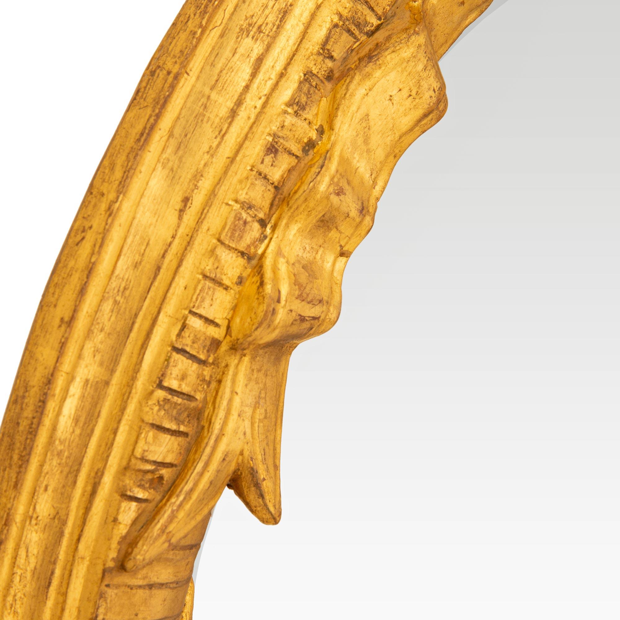 Miroir en bois doré de style Louis XVI du XIXe siècle en vente 1