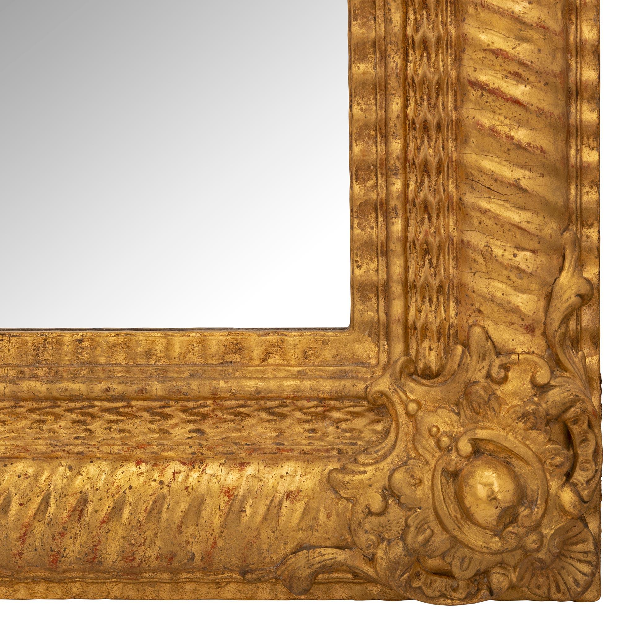 Spiegel aus vergoldetem Holz im Louis-XVI-Stil des 19. Jahrhunderts im Angebot 1