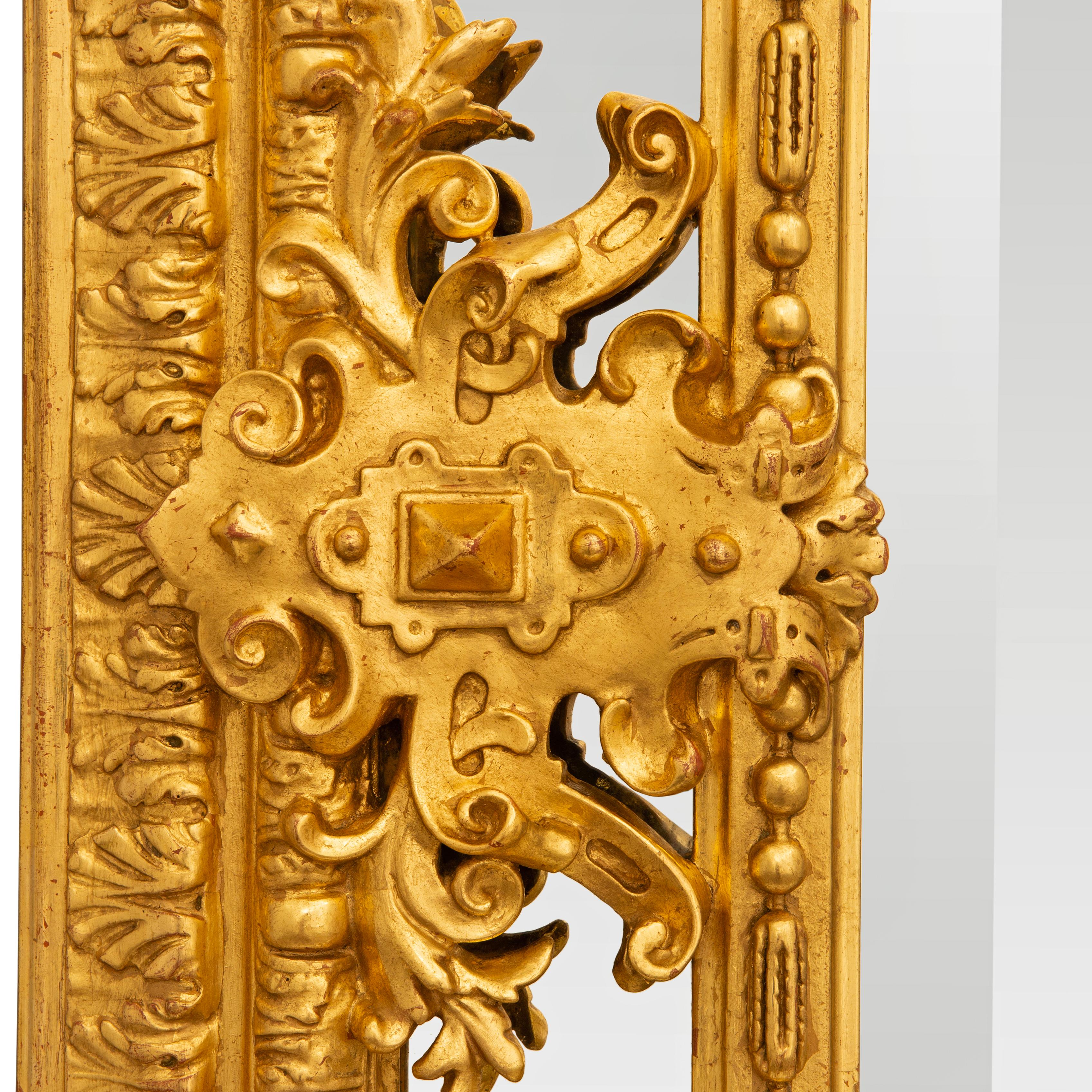 Specchio francese del XIX secolo in legno dorato di stile Luigi XVI in vendita 1
