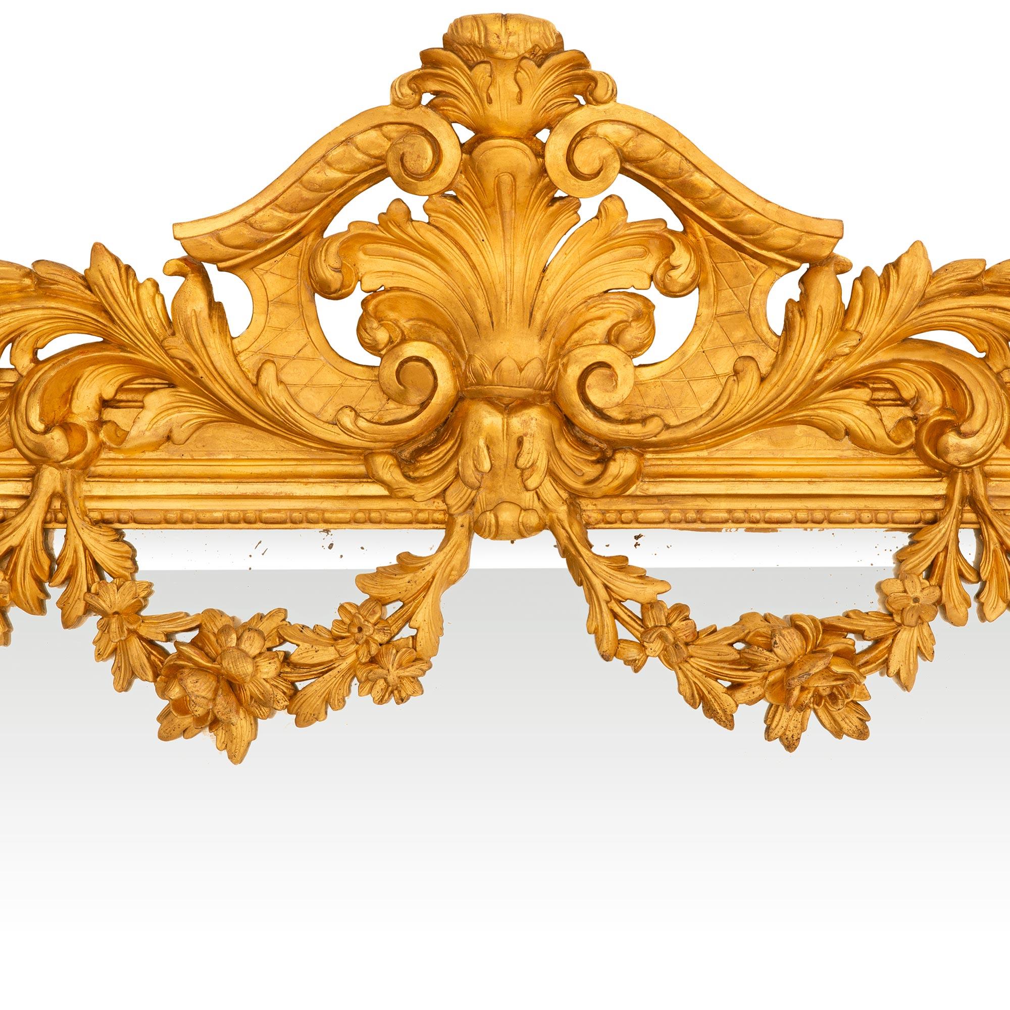 Specchio francese del XIX secolo in legno dorato di stile Luigi XVI in vendita 2