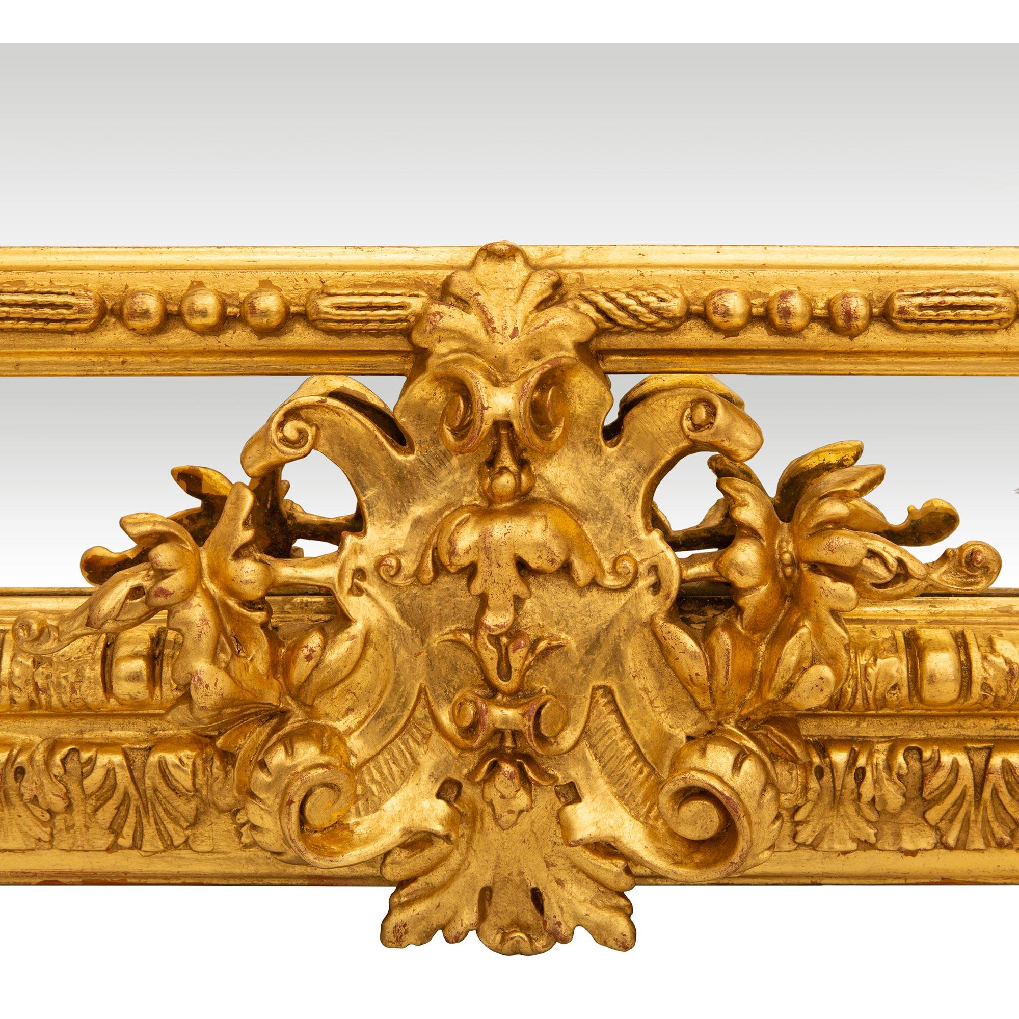Specchio francese del XIX secolo in legno dorato di stile Luigi XVI in vendita 2