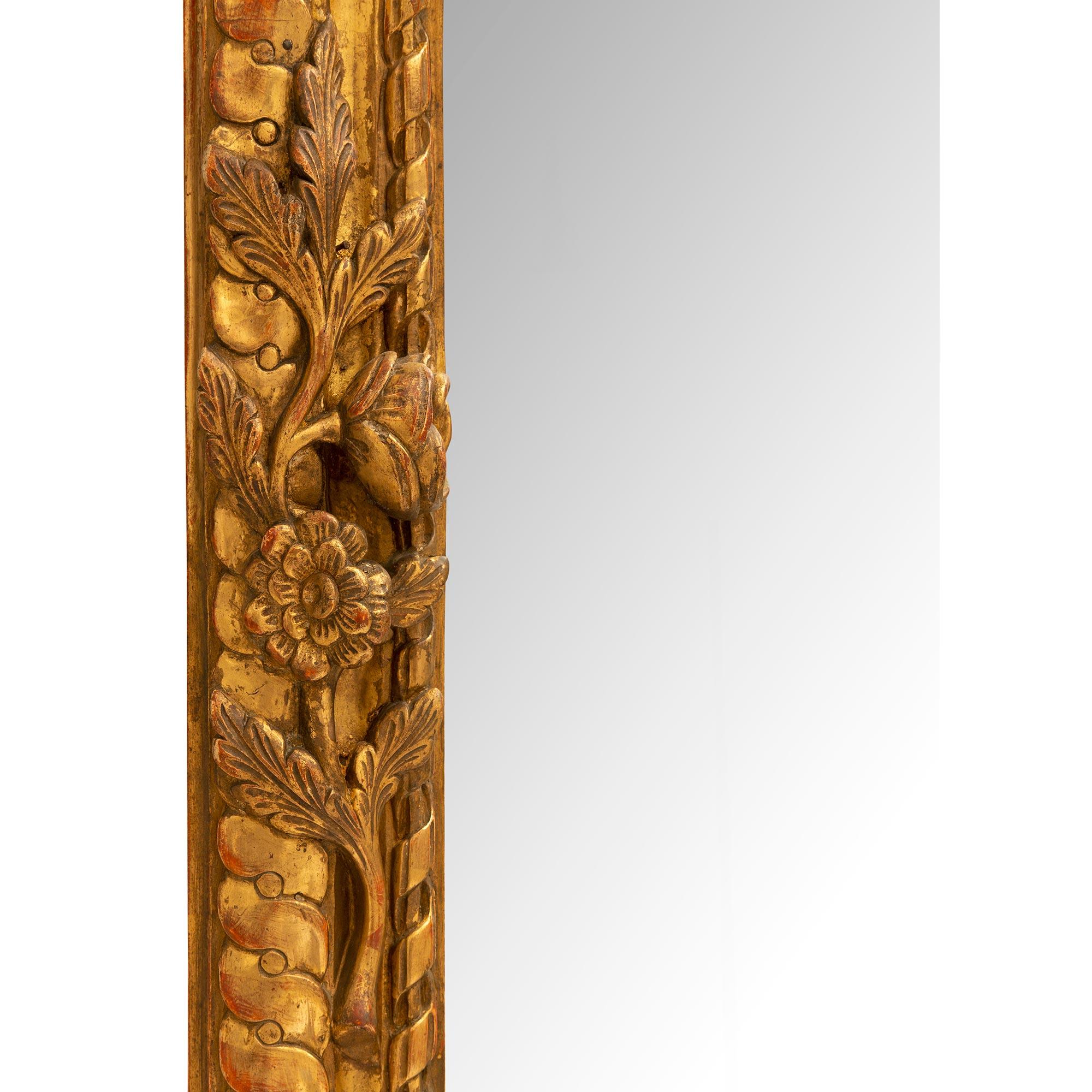 Miroir français du 19ème siècle en bois doré de style Louis XVI en vente 1