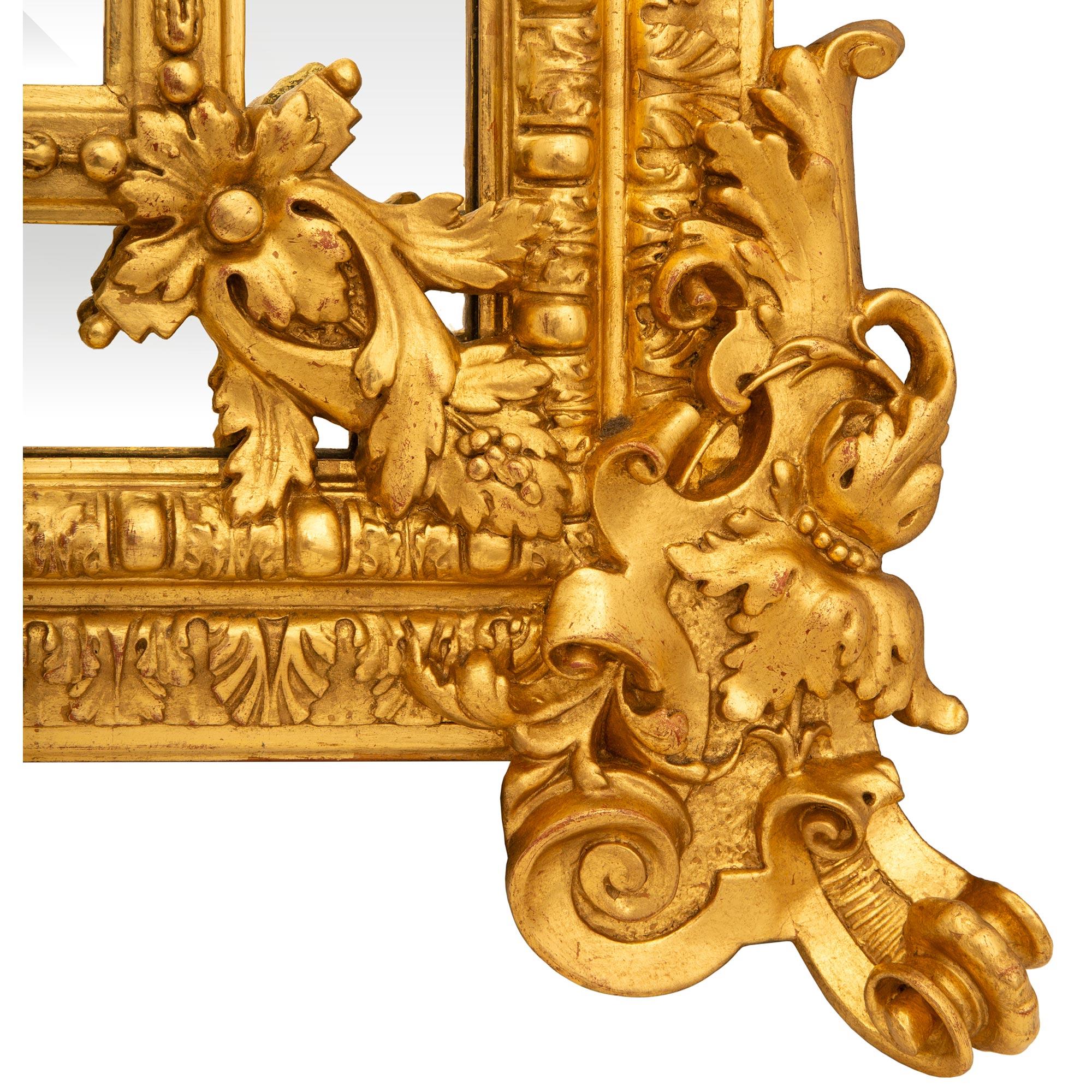 Specchio francese del XIX secolo in legno dorato di stile Luigi XVI in vendita 3