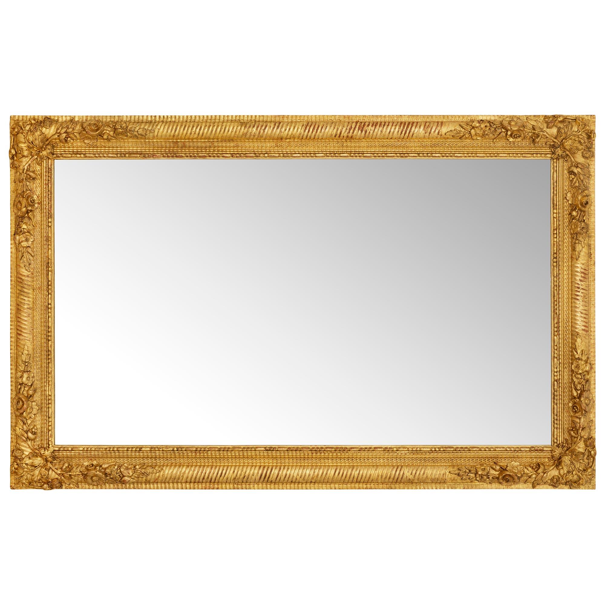 Miroir en bois doré de style Louis XVI du XIXe siècle en vente 4