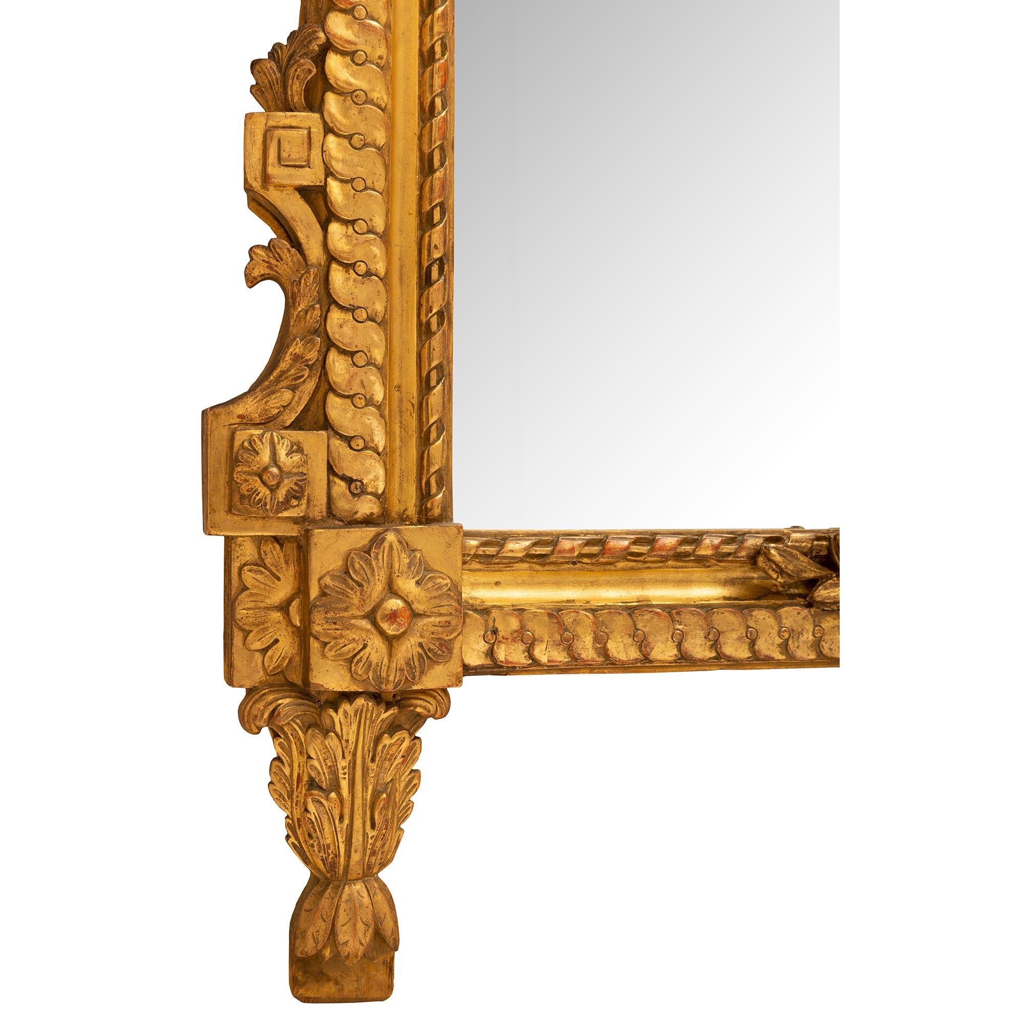 Miroir français du 19ème siècle en bois doré de style Louis XVI en vente 2