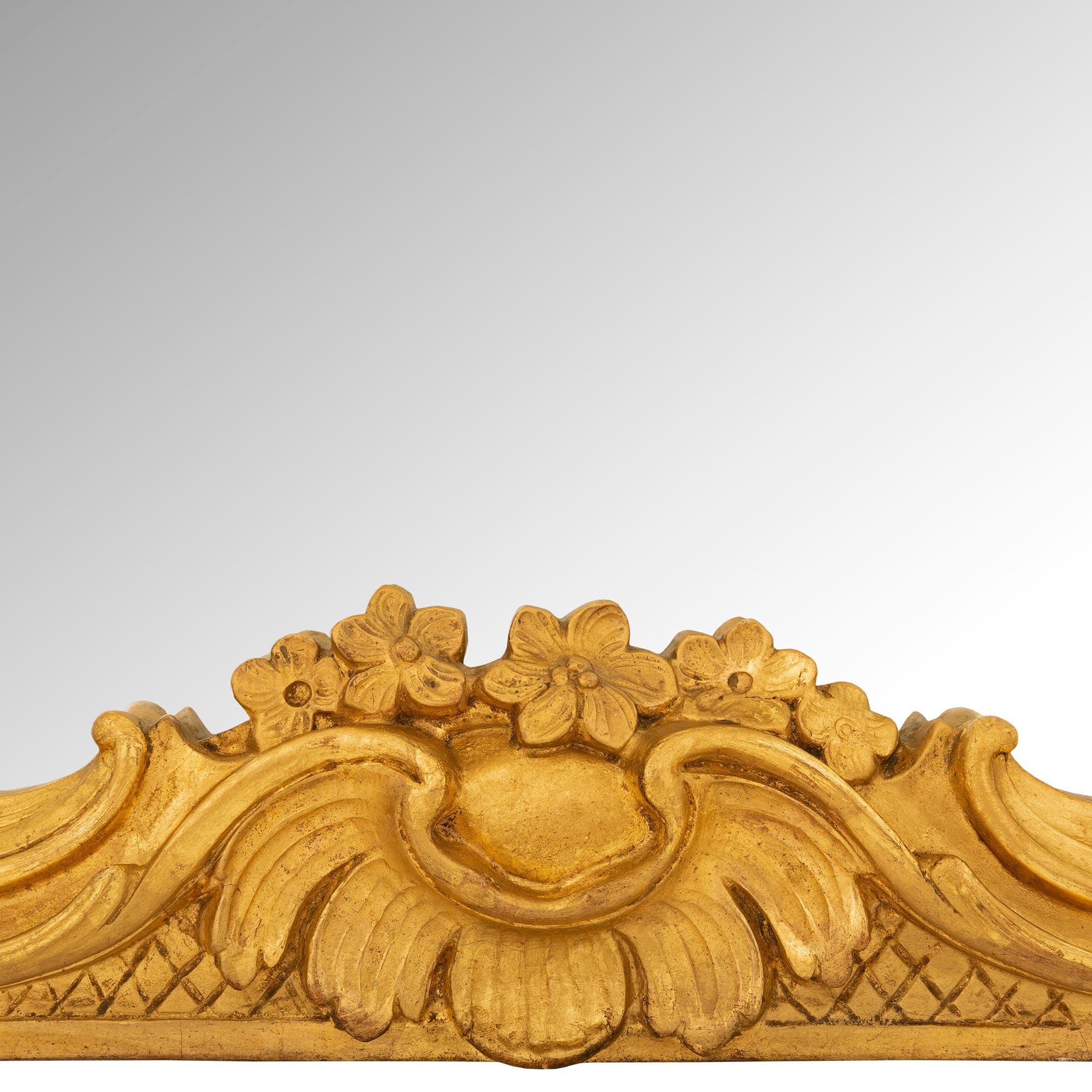 Spiegel aus vergoldetem Holz im Louis-XVI-Stil des 19. Jahrhunderts im Angebot 4