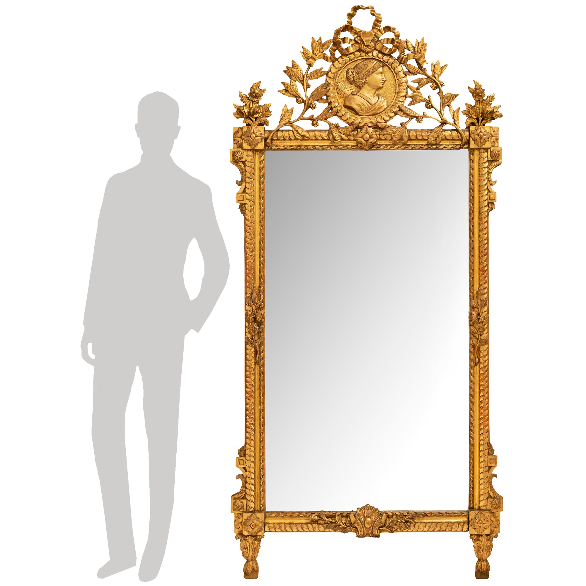 Miroir français du 19ème siècle en bois doré de style Louis XVI en vente