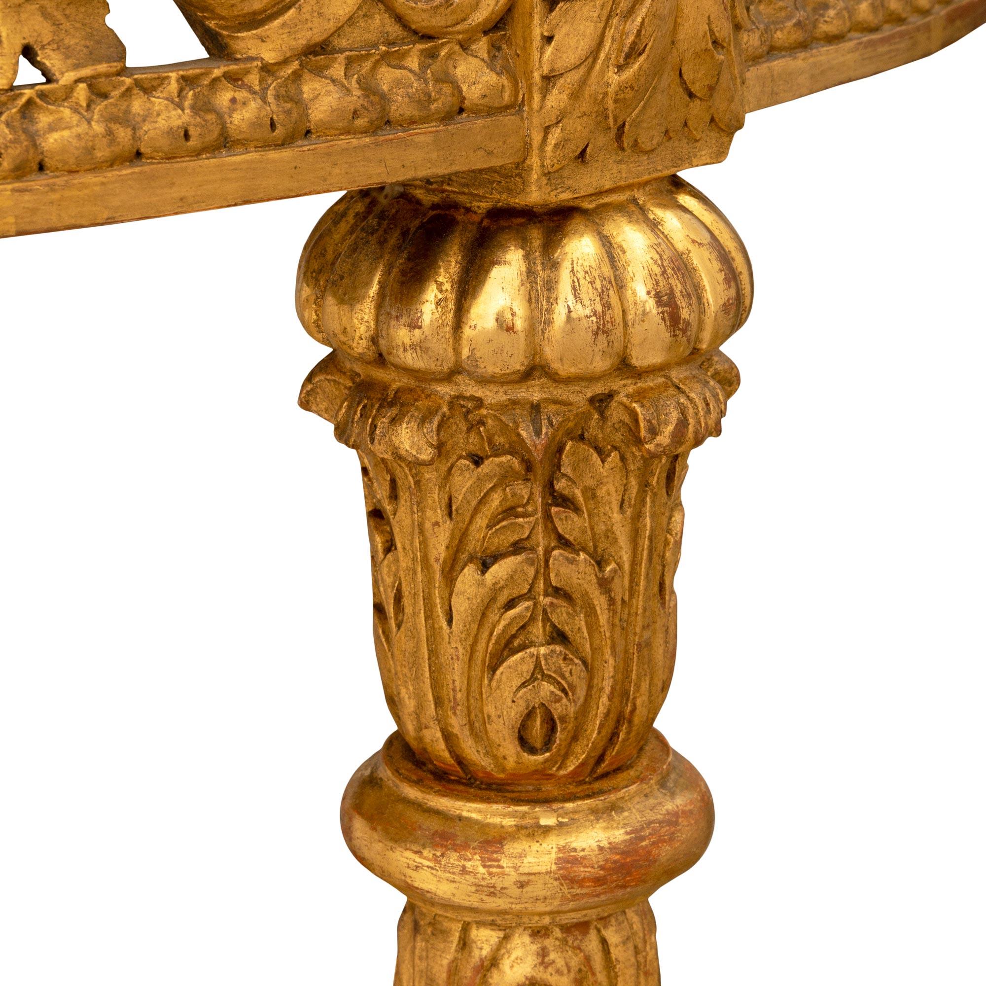 Marbre Table d'appoint en bois doré et marbre Rouge de Languedoc de style Louis XVI du 19e siècle en vente