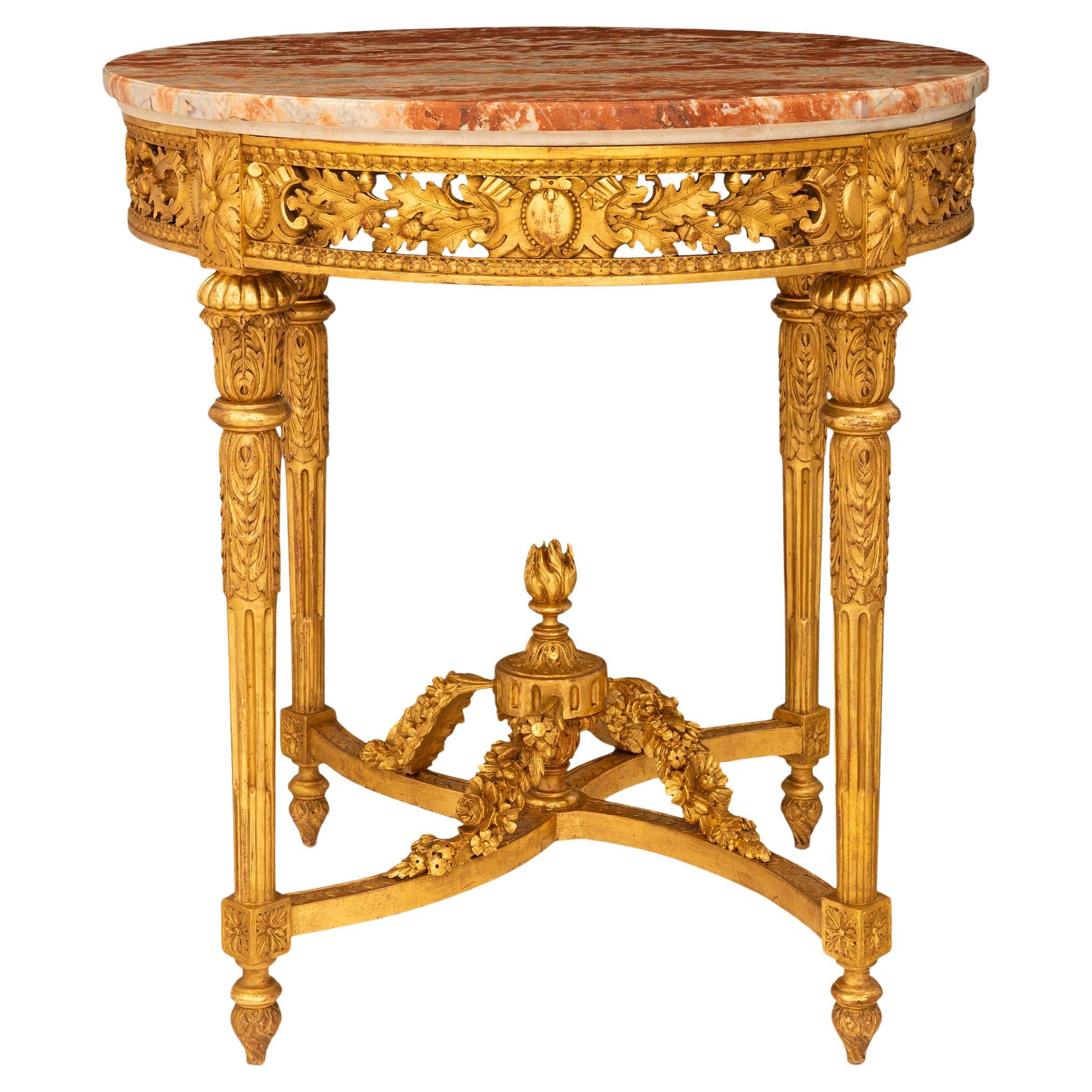 Mesa auxiliar francesa del siglo XIX de madera dorada estilo Luis XVI y mármol Rouge de Languedoc