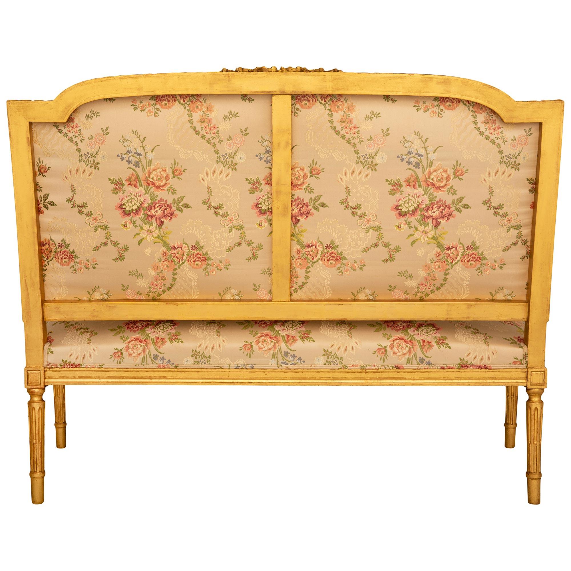 Canapé en bois doré Louis XVI du XIXe siècle en vente 5