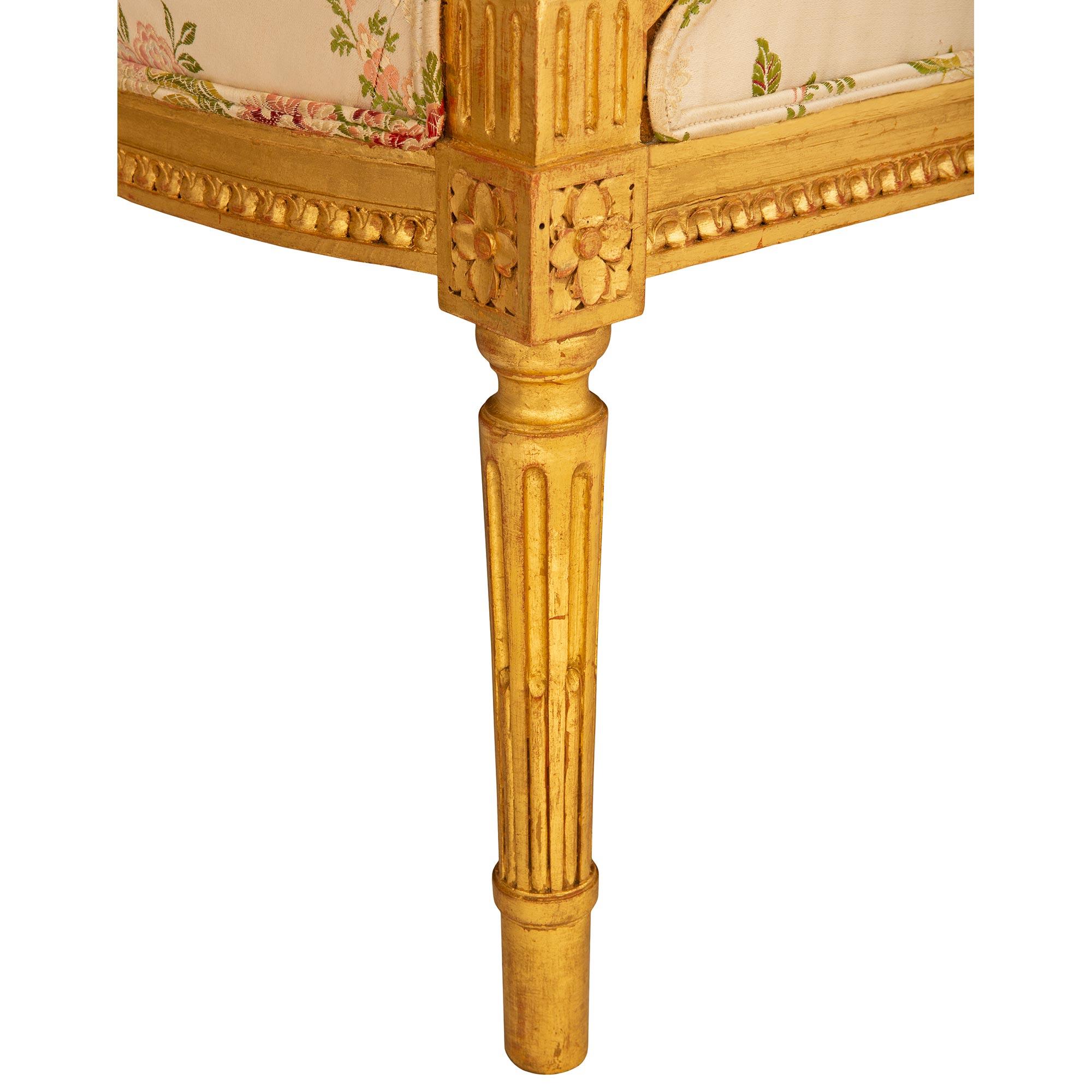 Canapé en bois doré Louis XVI du XIXe siècle en vente 3