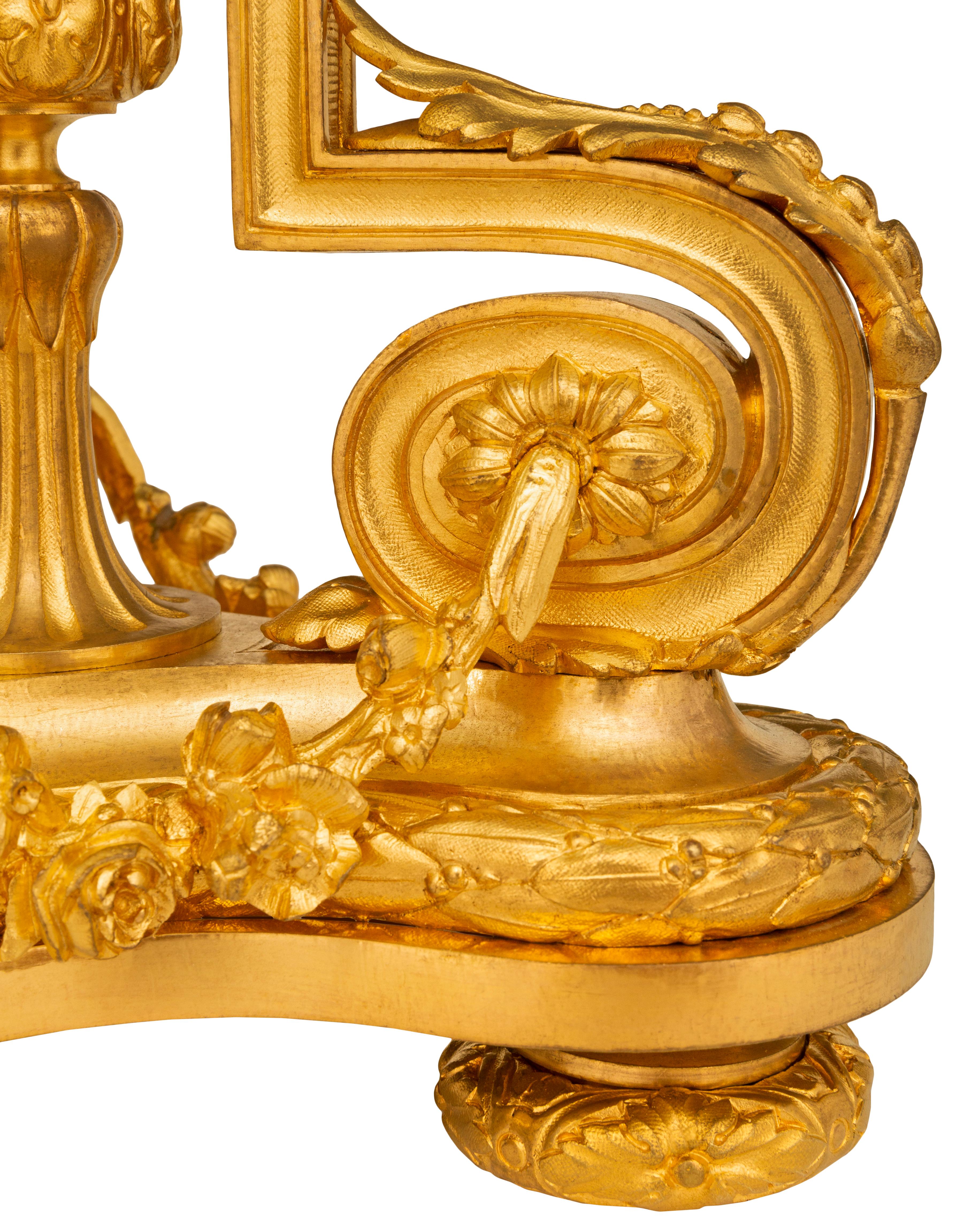 Table basse en verre et bronze doré de style Louis XVI du 19e siècle en vente 4