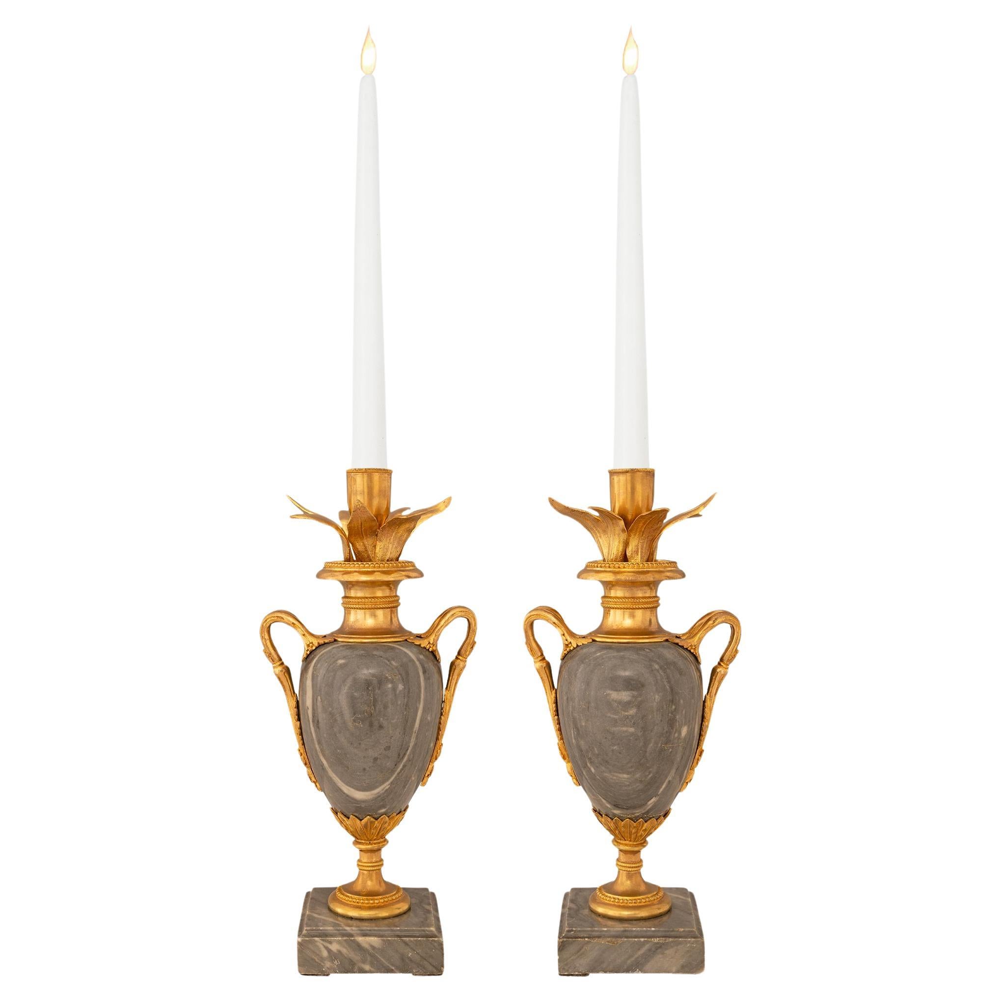 Candeliere francese del XIX secolo in marmo e Ormolu Luigi XVI st. Gris St. Anne