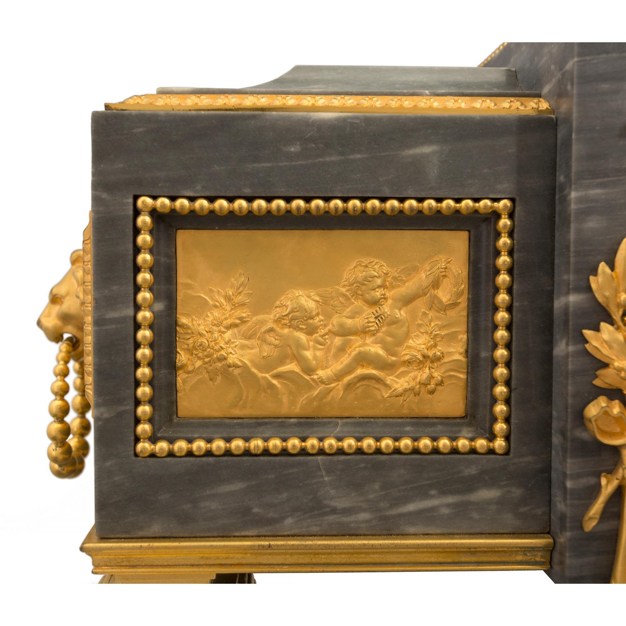 Französische Louis-XVI-Sockeluhr aus St. Gris St. Anne-Marmor und Goldbronze, 19. Jahrhundert im Angebot 3