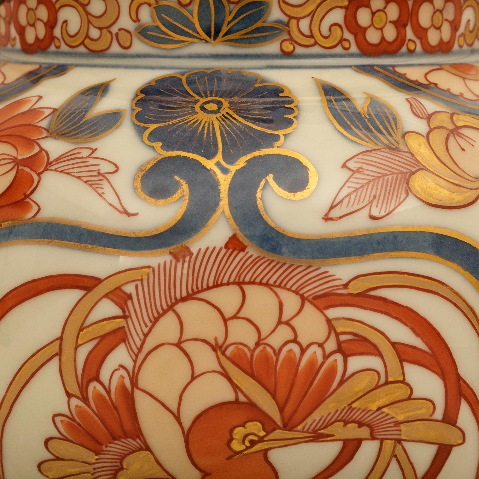 Porcelaine Lampe en porcelaine Imari Porcelain et Ormolu du 19ème siècle, de style Louis XVI en vente
