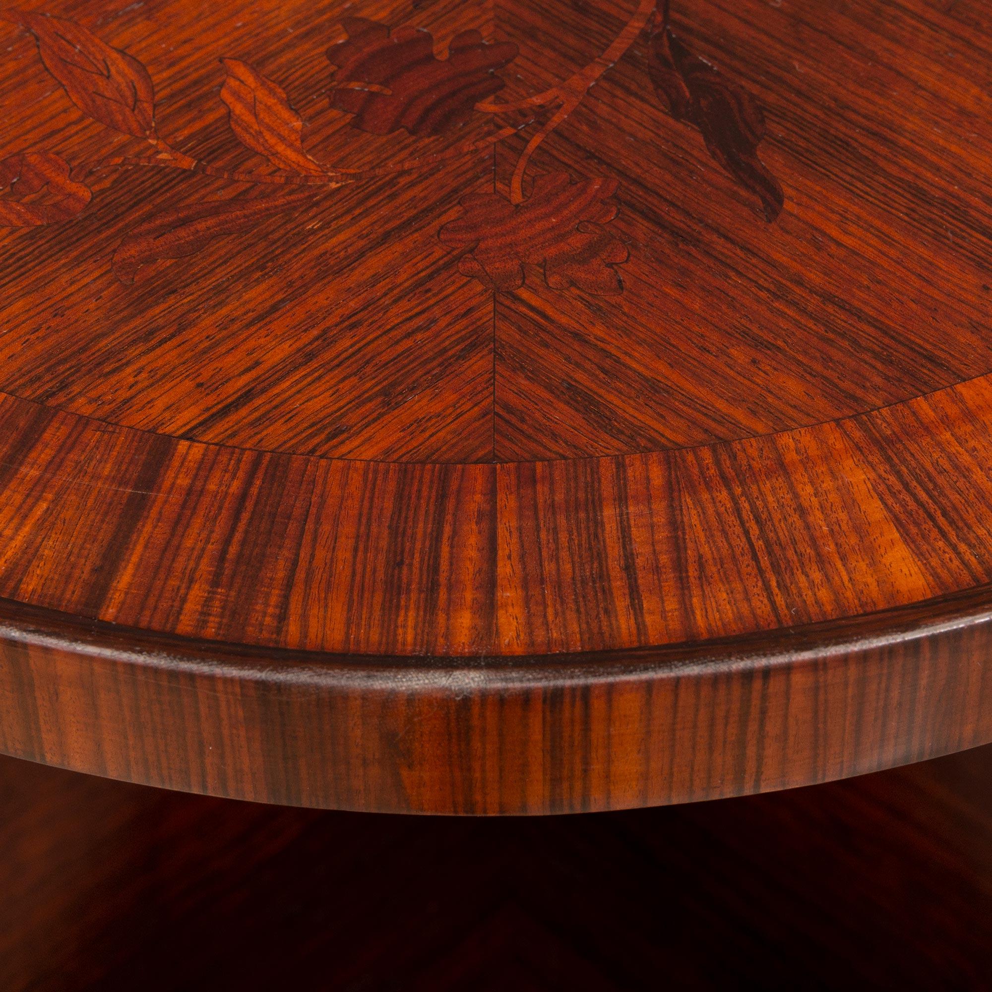 XIXe siècle Table d'appoint en bois de roi et bronze doré, de style Louis XVI, du 19e siècle. en vente