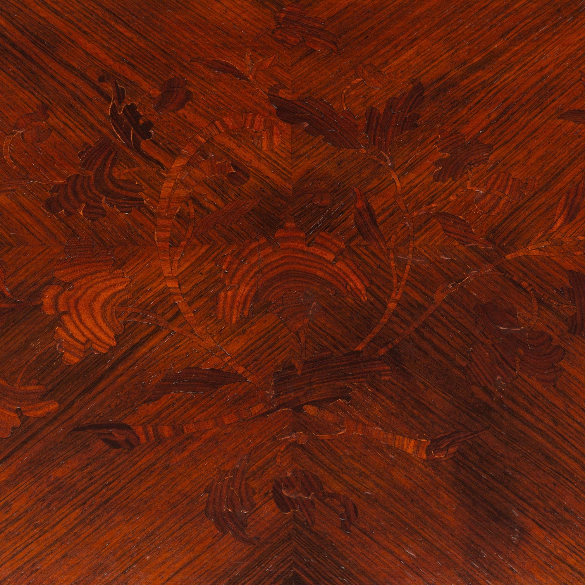 Table d'appoint en bois de roi et bronze doré, de style Louis XVI, du 19e siècle. en vente 2