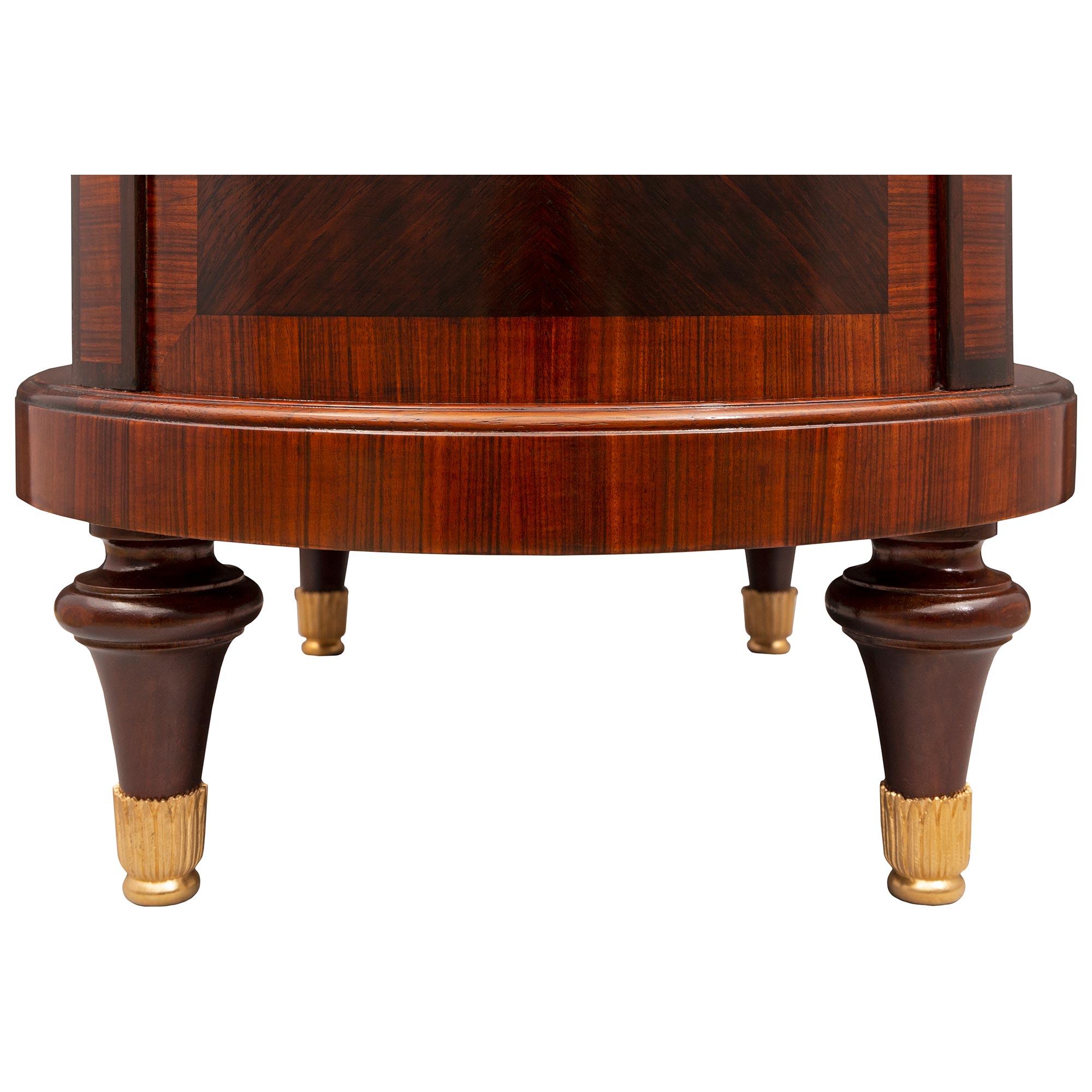 Table d'appoint en bois de roi et bronze doré, de style Louis XVI, du 19e siècle. en vente 3
