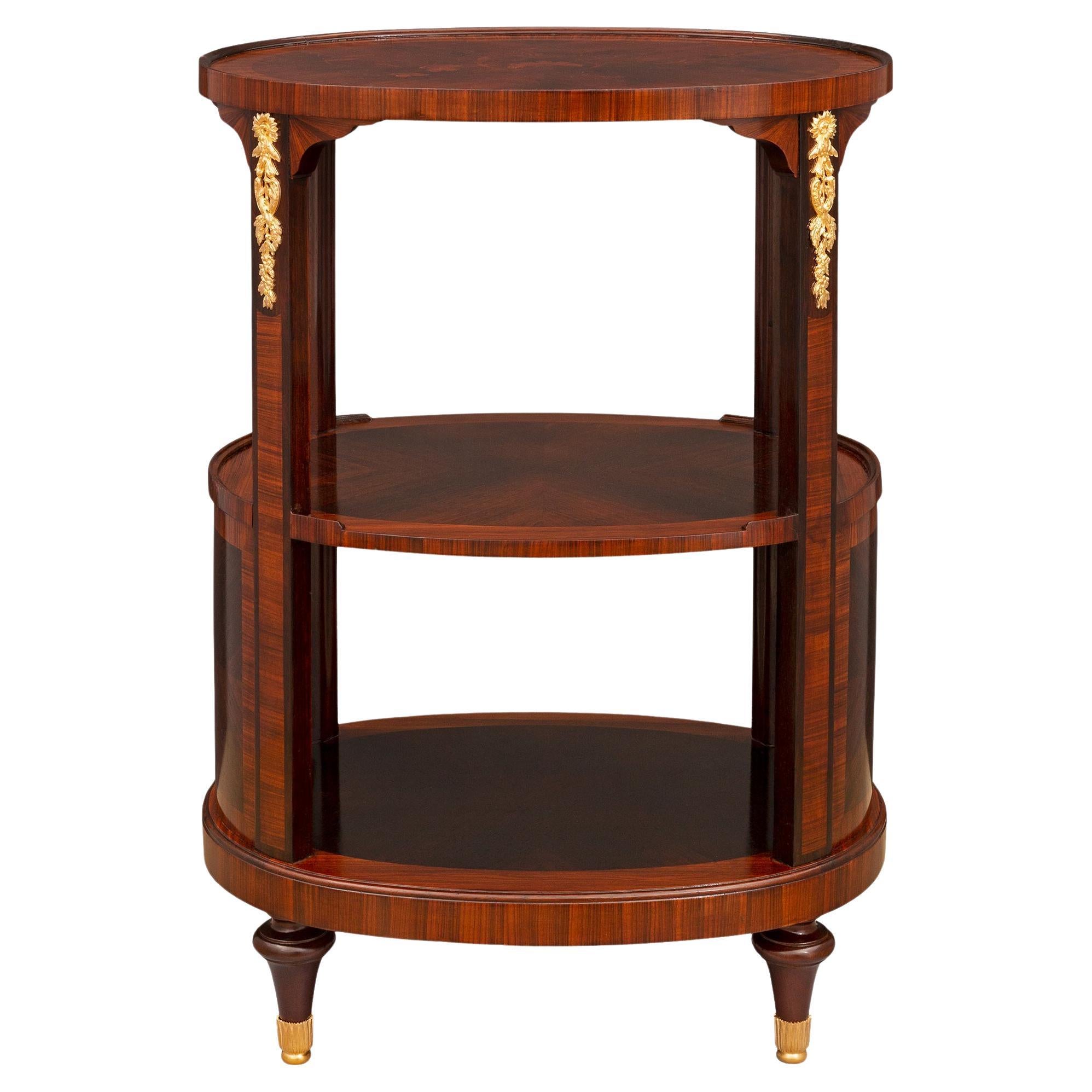 Table d'appoint en bois de roi et bronze doré, de style Louis XVI, du 19e siècle.