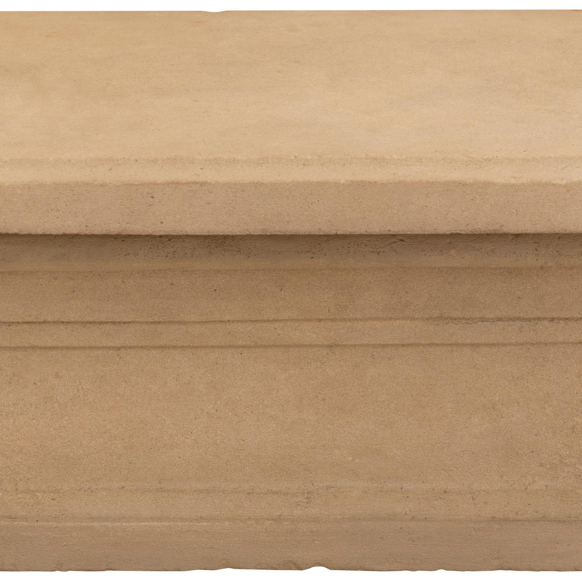 Calcare Mantello in pietra calcarea francese del XIX secolo in stile Luigi XVI in vendita