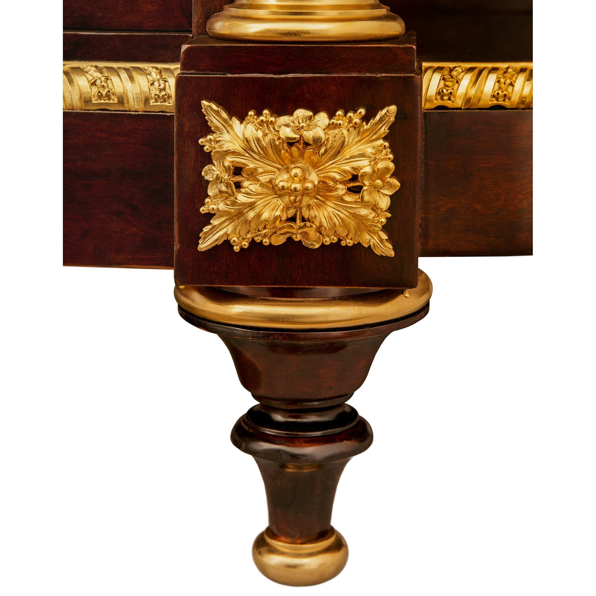 Buffet Louis XVI en acajou et marbre, signé Grohé. en vente 6