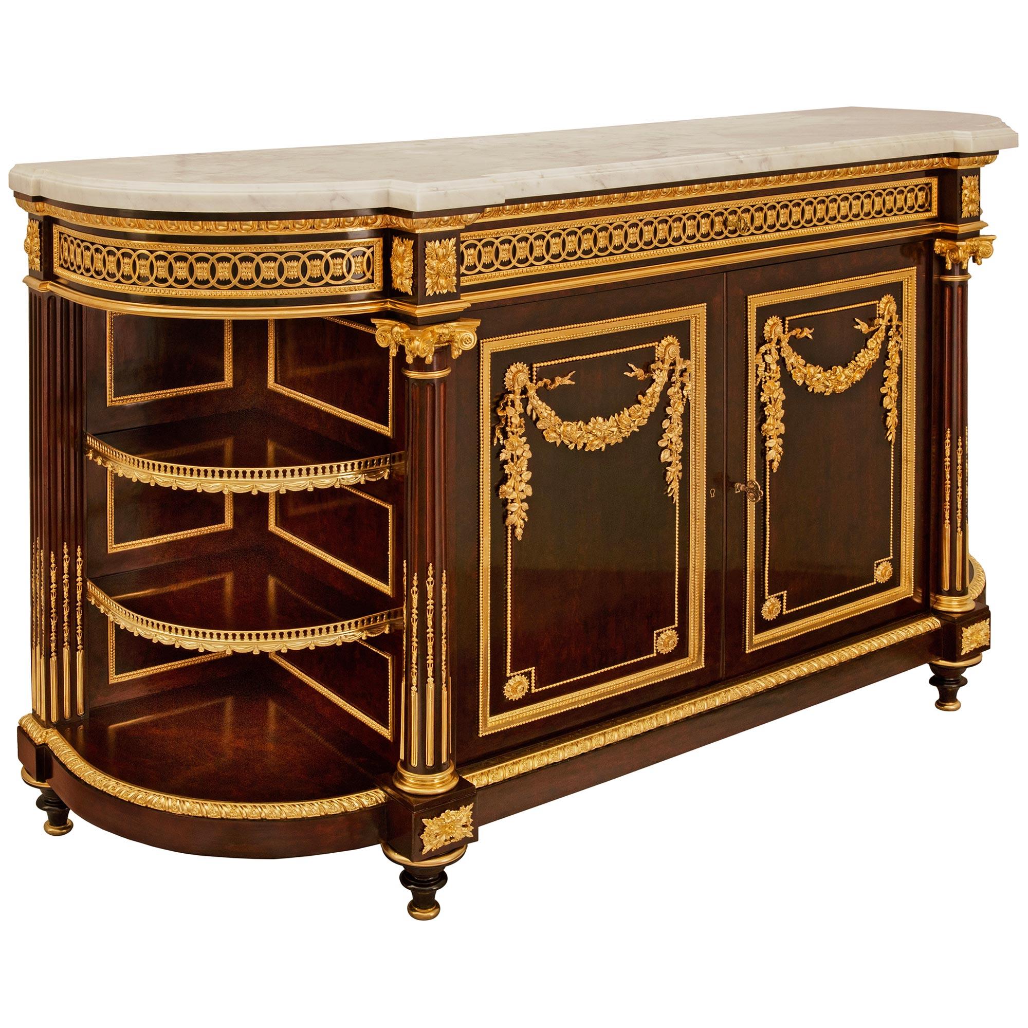 Buffet Louis XVI en acajou et marbre, signé Grohé. Bon état - En vente à West Palm Beach, FL