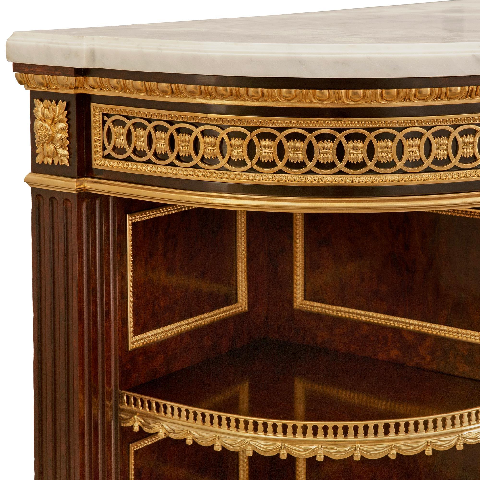 Bronze doré Buffet Louis XVI en acajou et marbre, signé Grohé. en vente