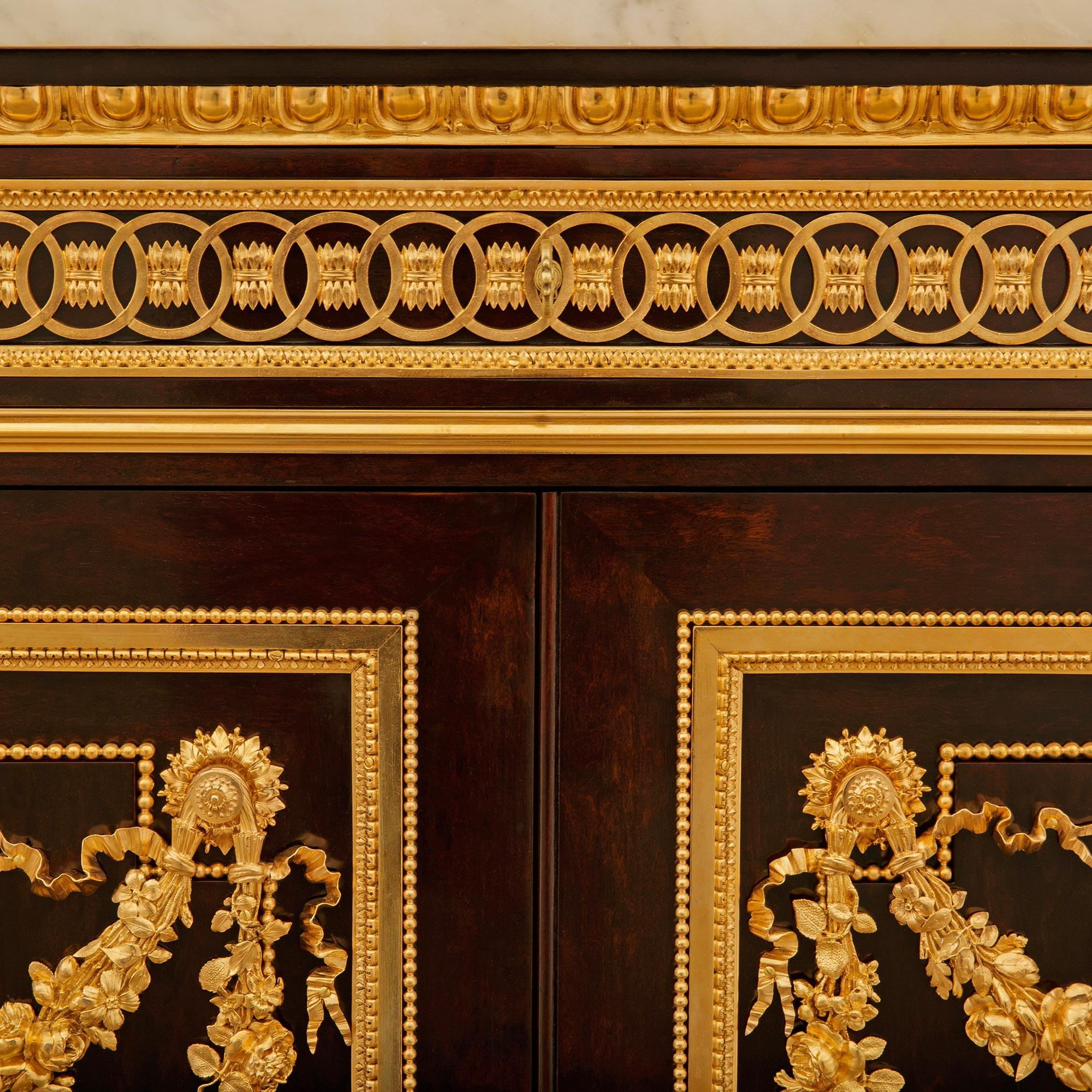 Buffet Louis XVI en acajou et marbre, signé Grohé. en vente 1