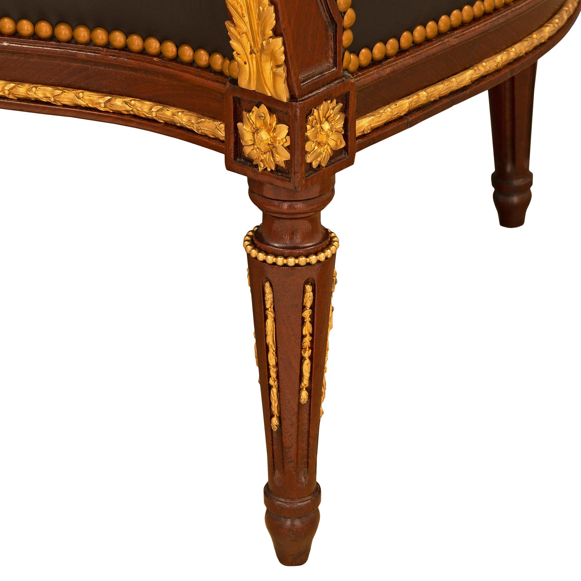 Französischer Louis-XVI-Sessel aus Mahagoni und Goldbronze aus dem 19. Jahrhundert im Angebot 2