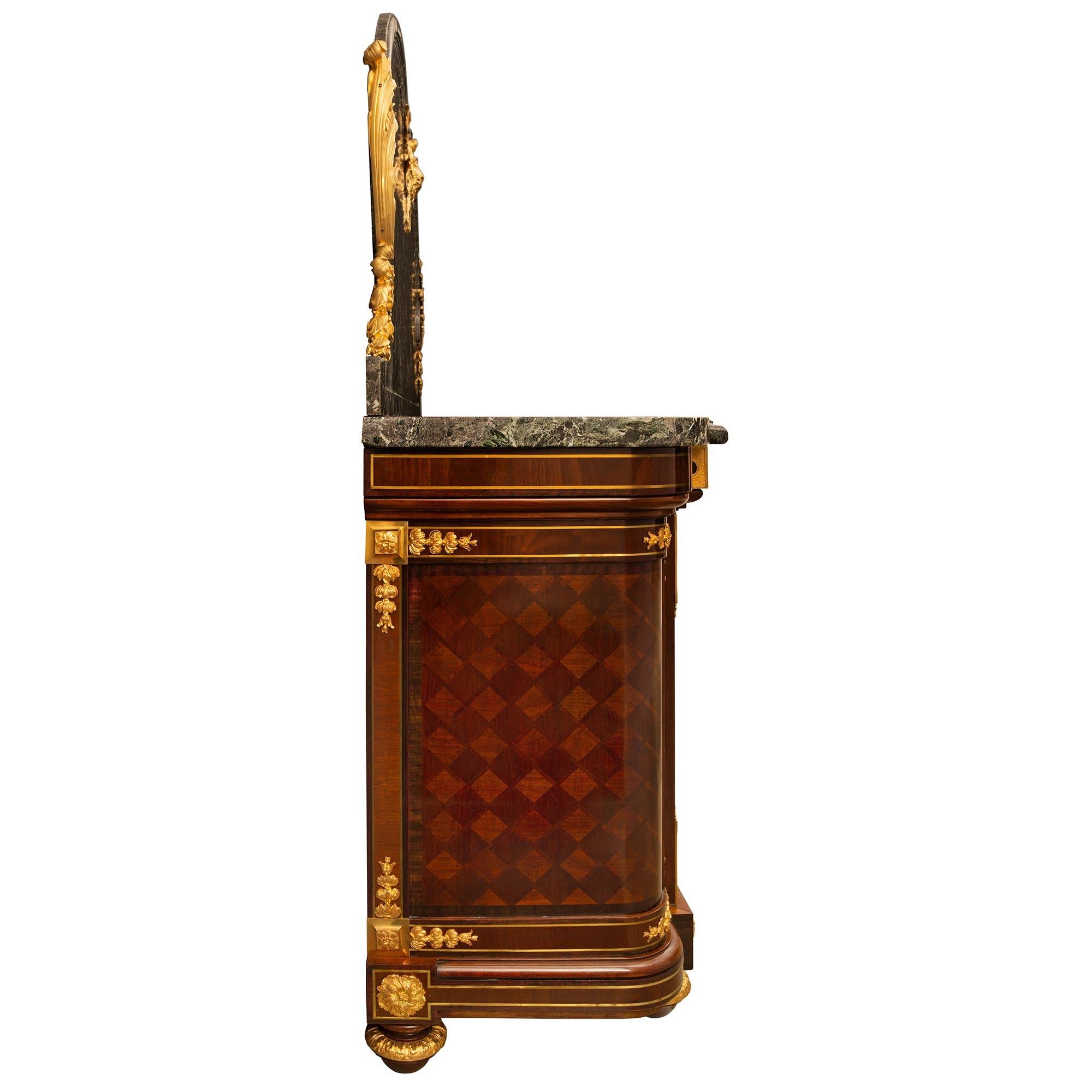 Buffet francese del XIX secolo in mogano Luigi XVI e ormolu in vendita 1