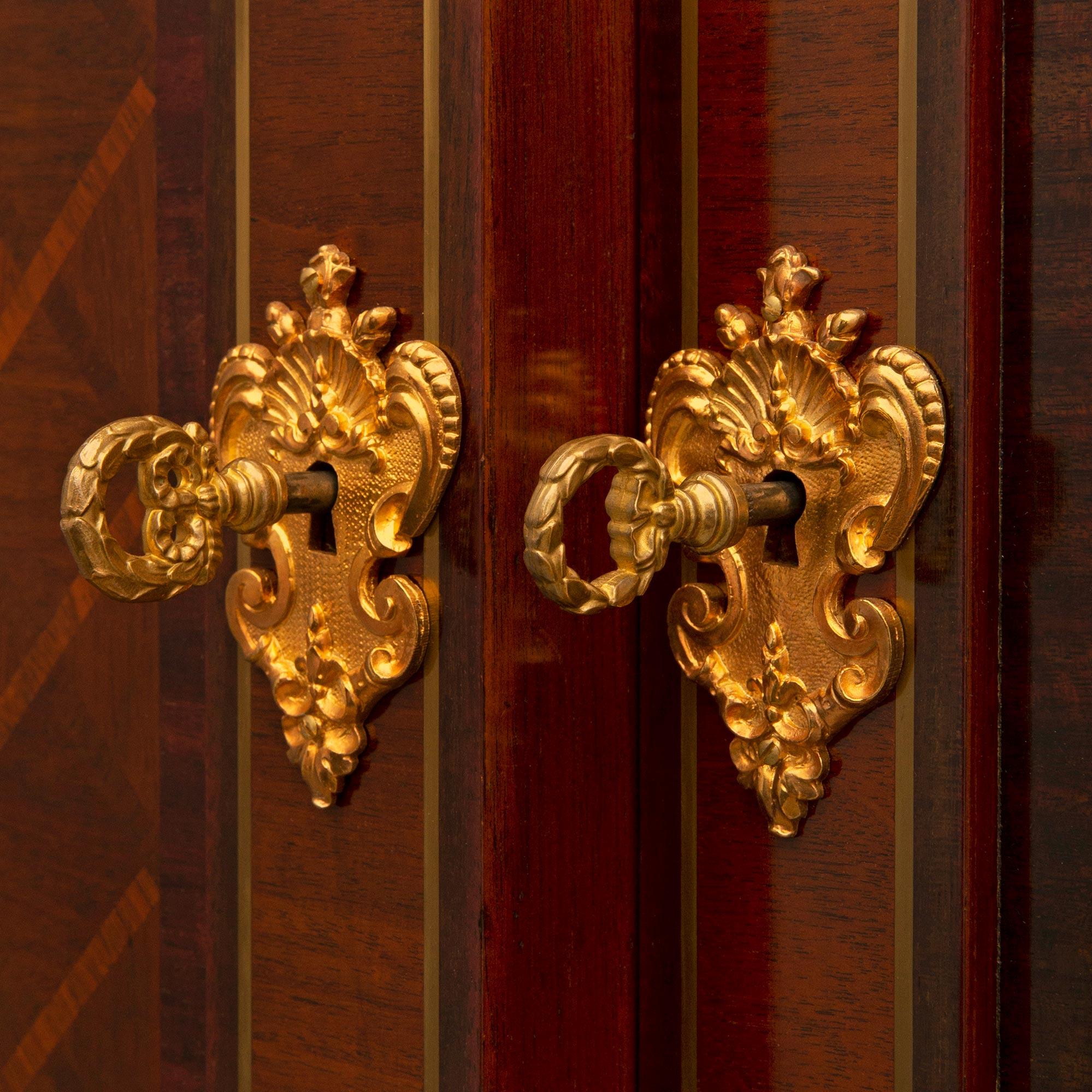 Buffet francese del XIX secolo in mogano Luigi XVI e ormolu in vendita 4