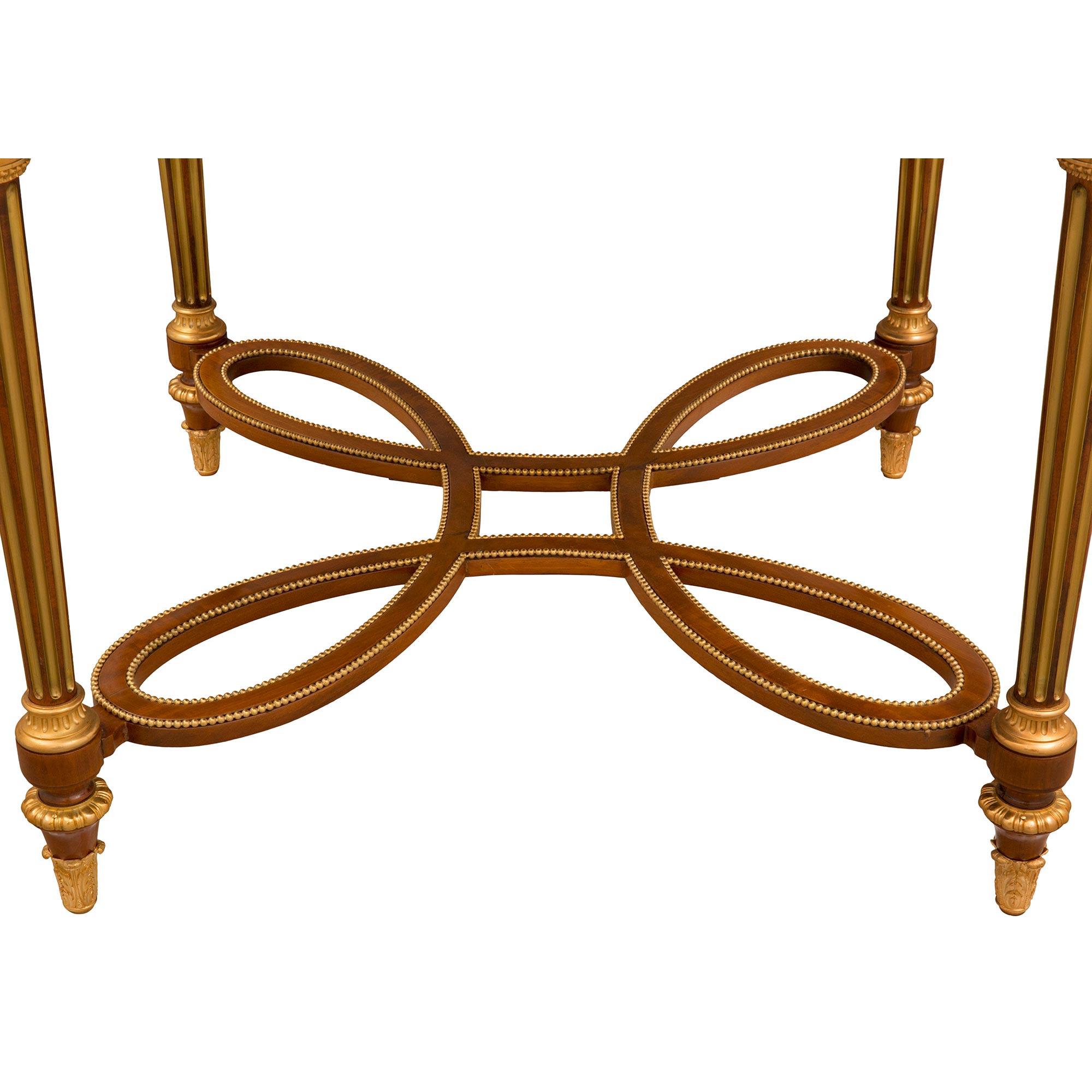 Mesa central francesa del siglo XIX de caoba y ormolu de estilo Luis XVI en venta 1
