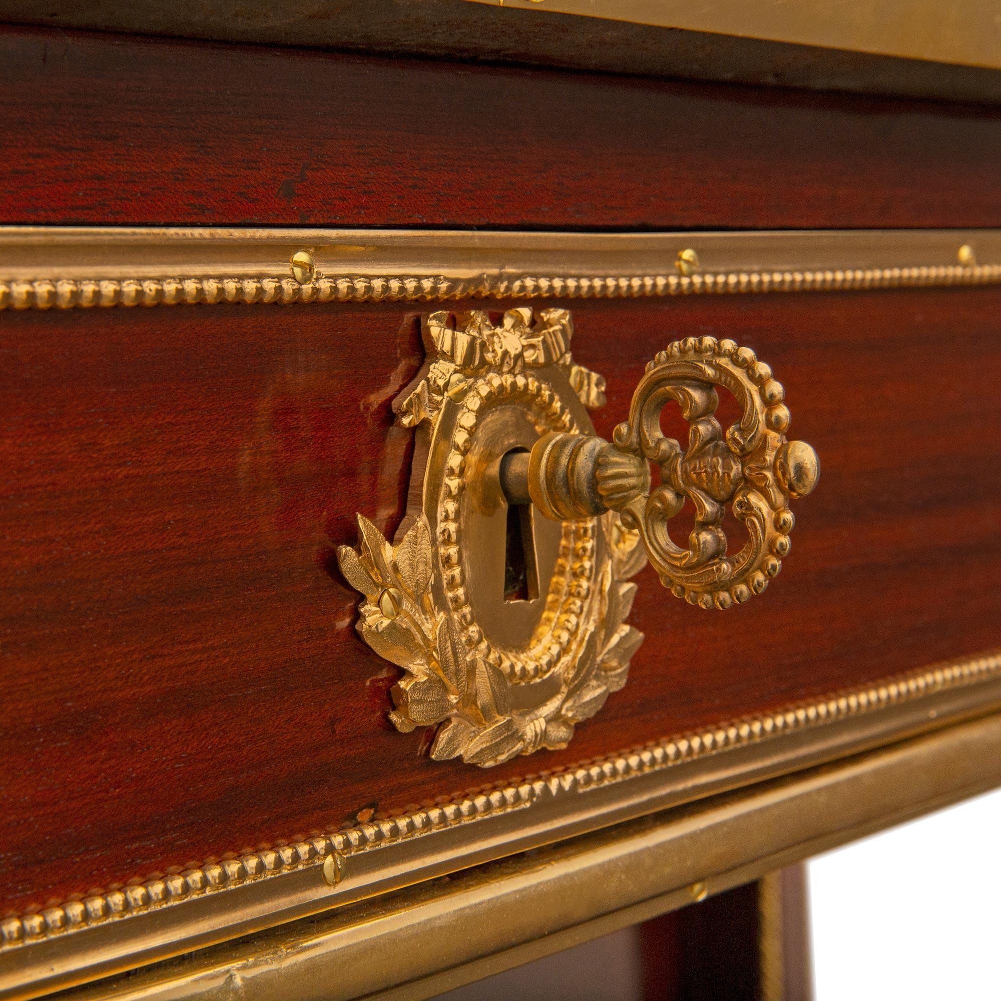 Console à dessert Louis XVI du 19ème siècle en acajou et bronze doré en vente 1