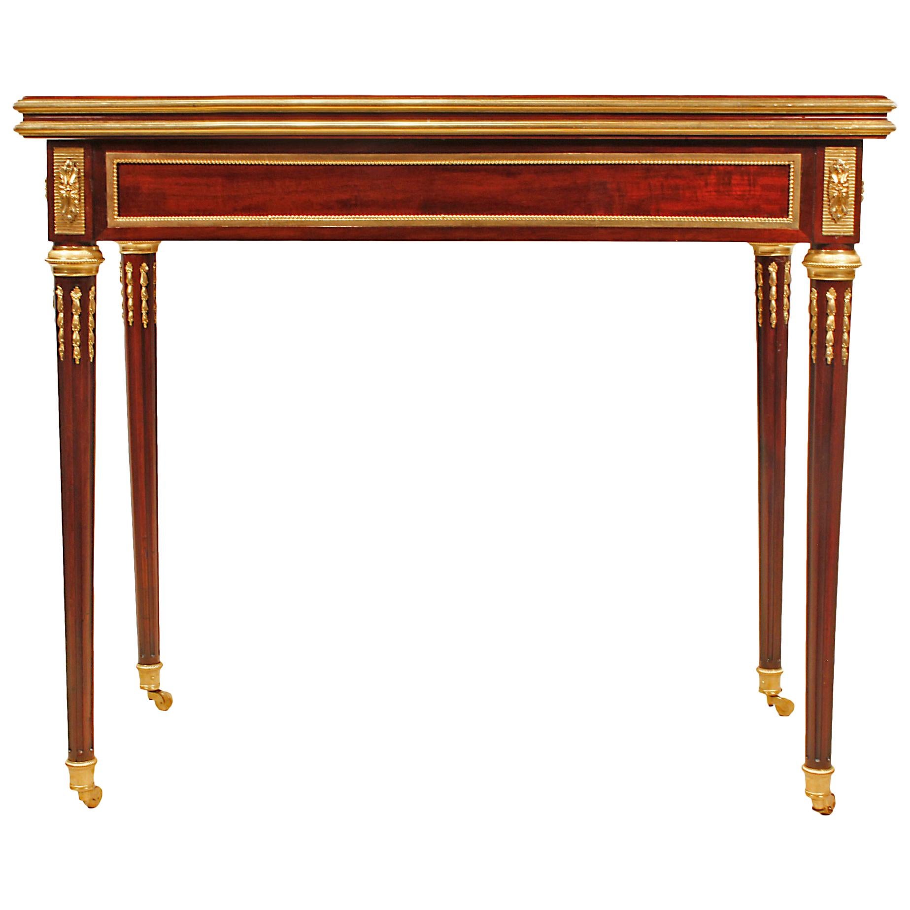 Mahagoni- und Goldbronze-Spieltisch im Louis-XVI-Stil des 19. Jahrhunderts