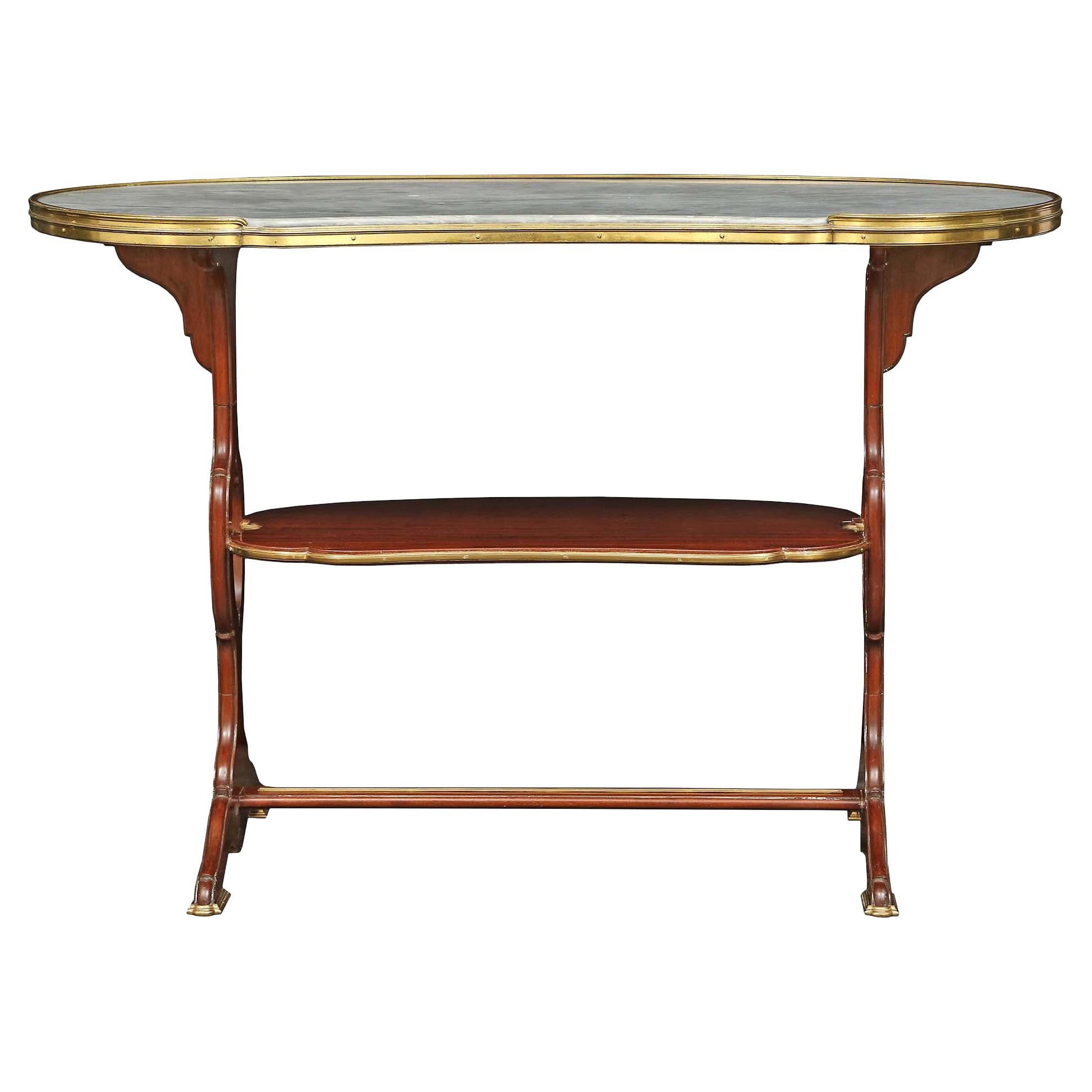 Table d'appoint française en forme de rein de style Louis XVI du 19ème siècle en acajou et bronze doré