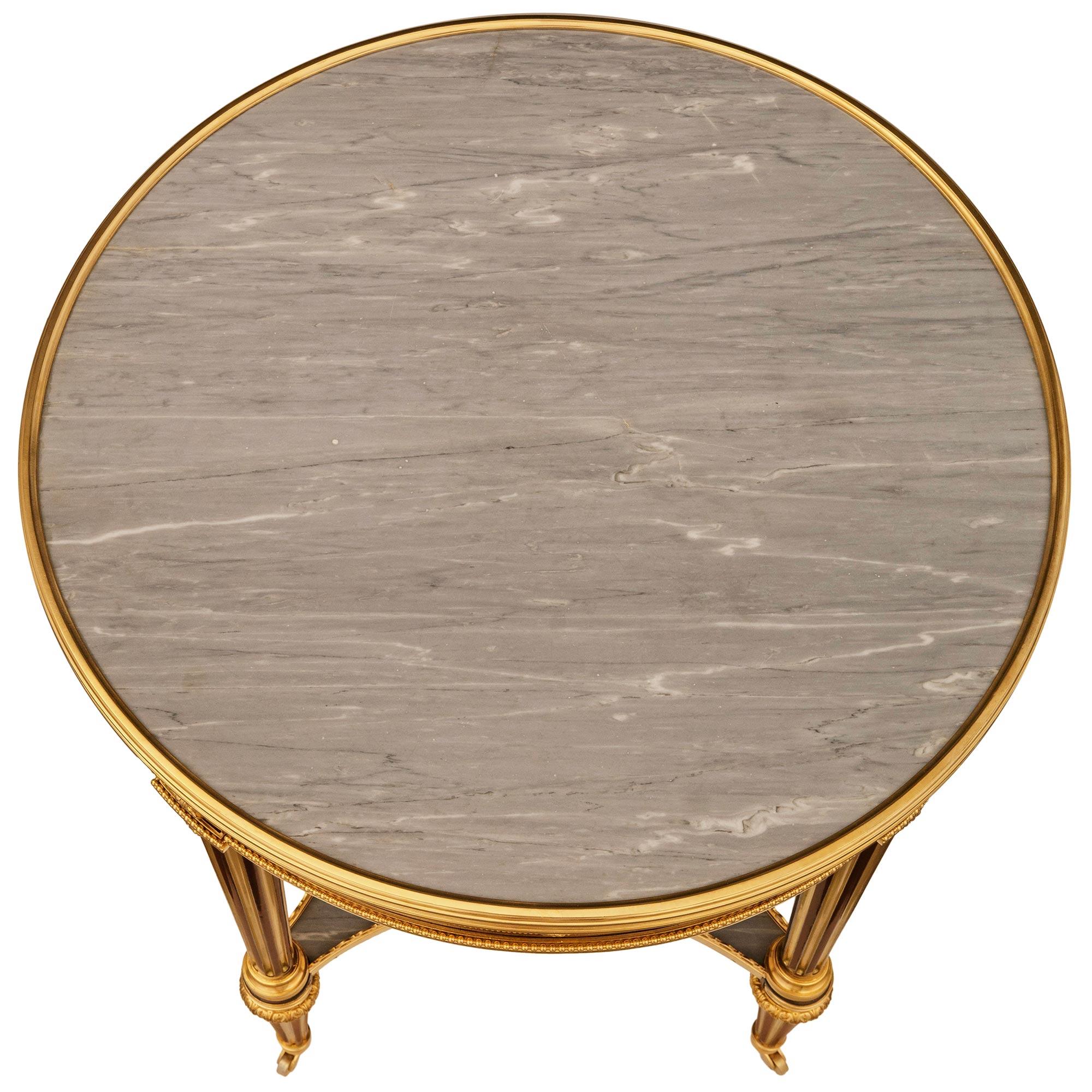 Table d'appoint en acajou et bronze doré, signée Durand. en vente 3