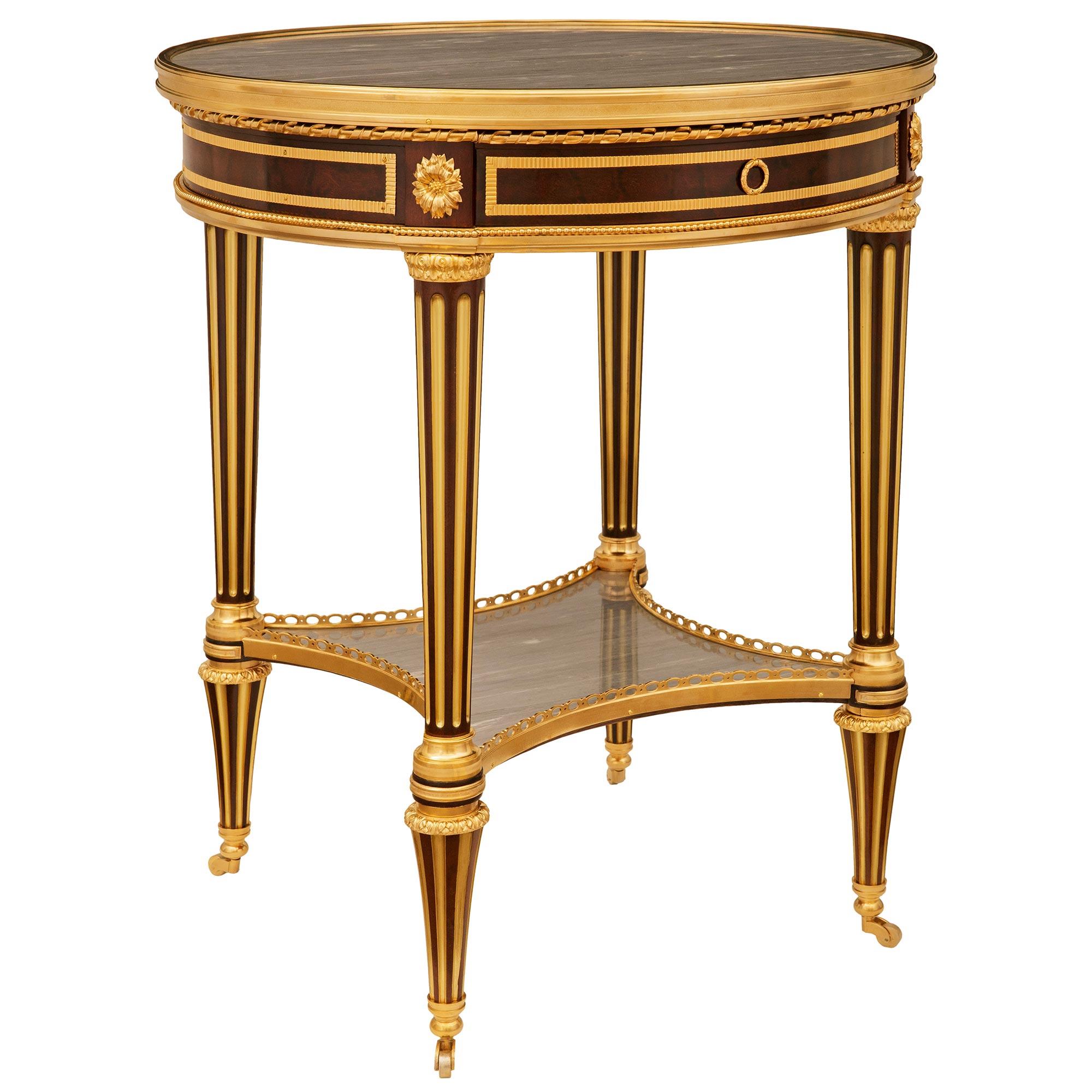 Louis XVI Table d'appoint en acajou et bronze doré, signée Durand. en vente