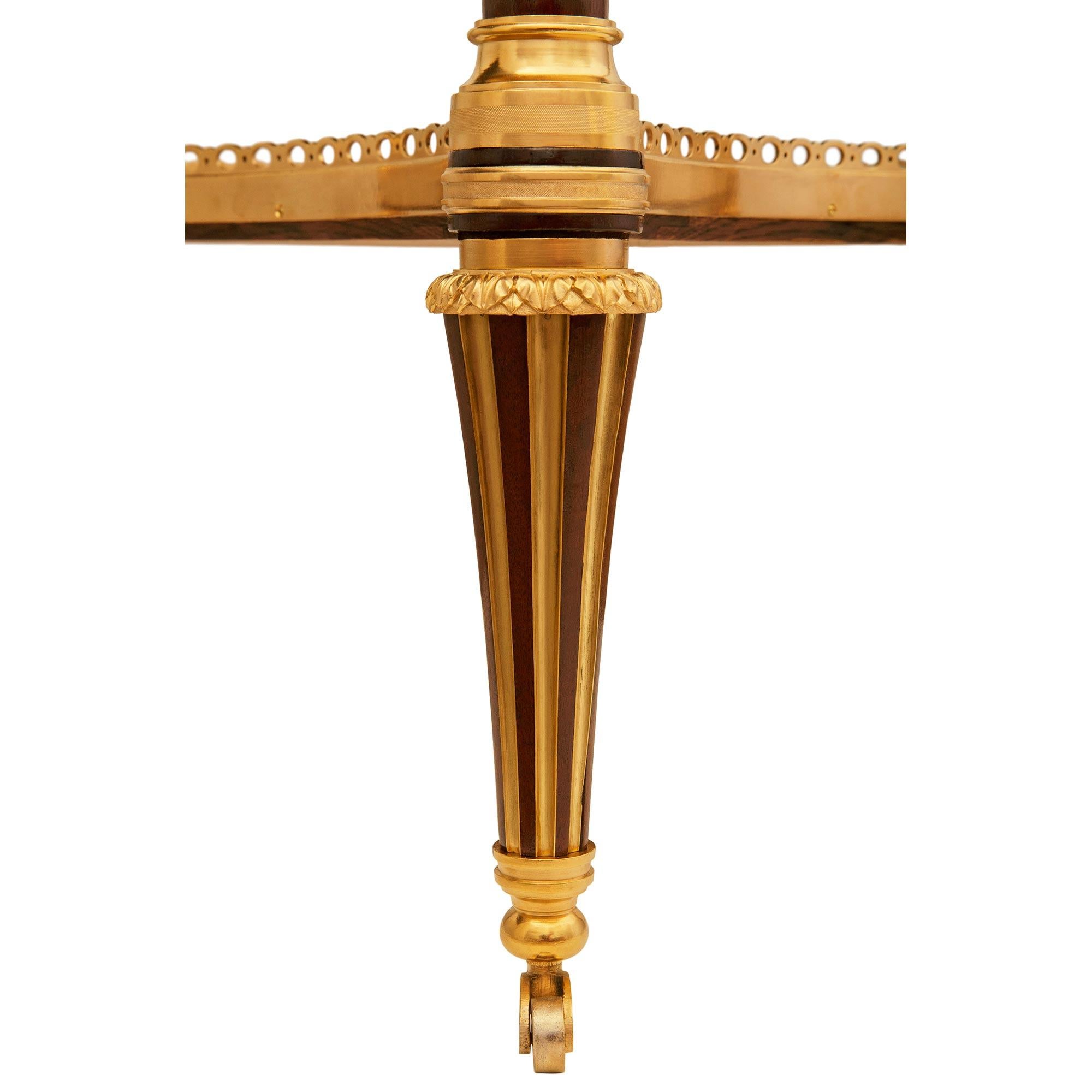 Table d'appoint en acajou et bronze doré, signée Durand. en vente 2