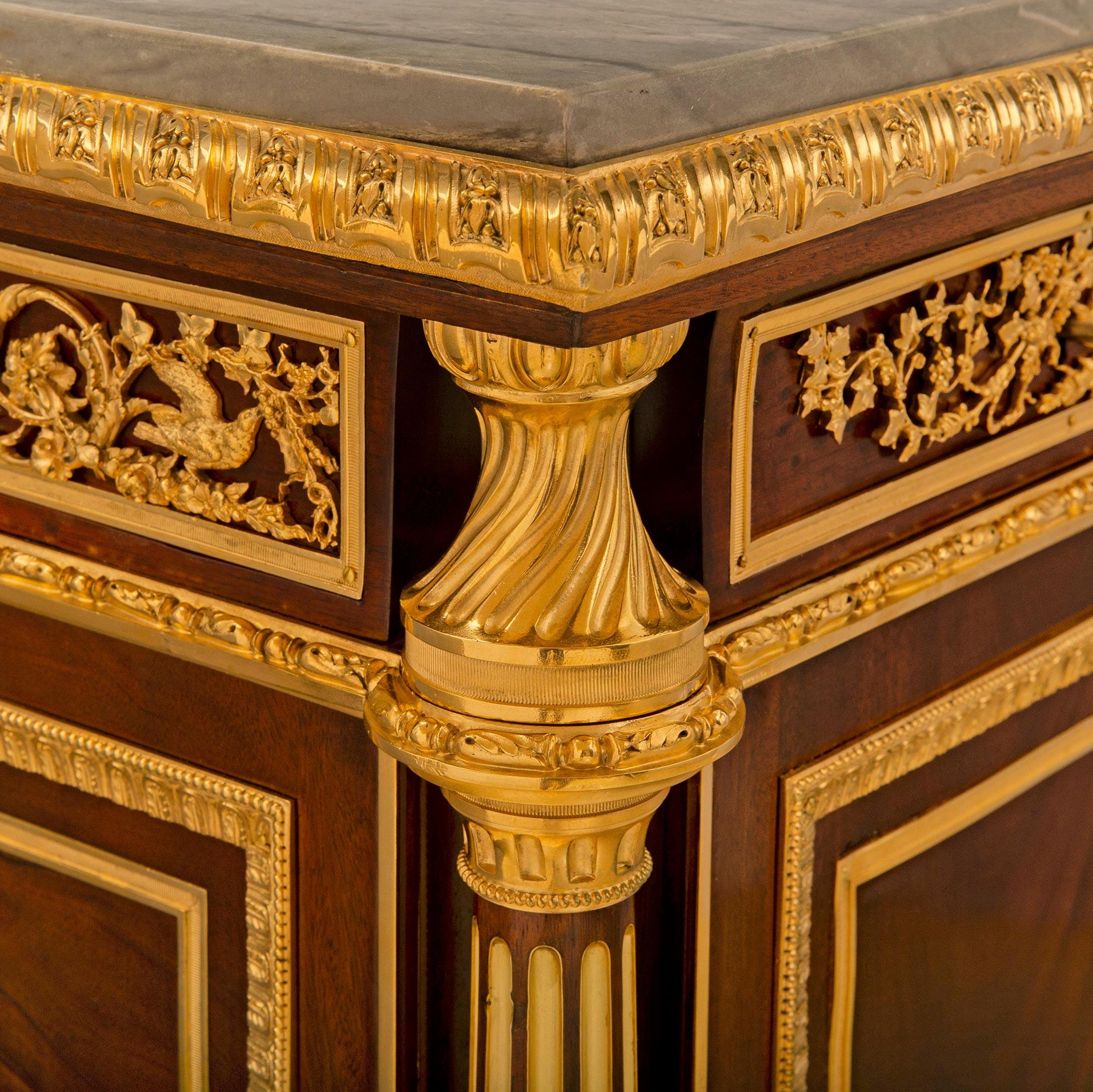 Commode francese del XIX secolo in mogano Luigi XVI e marmo blu Turchino in vendita 2