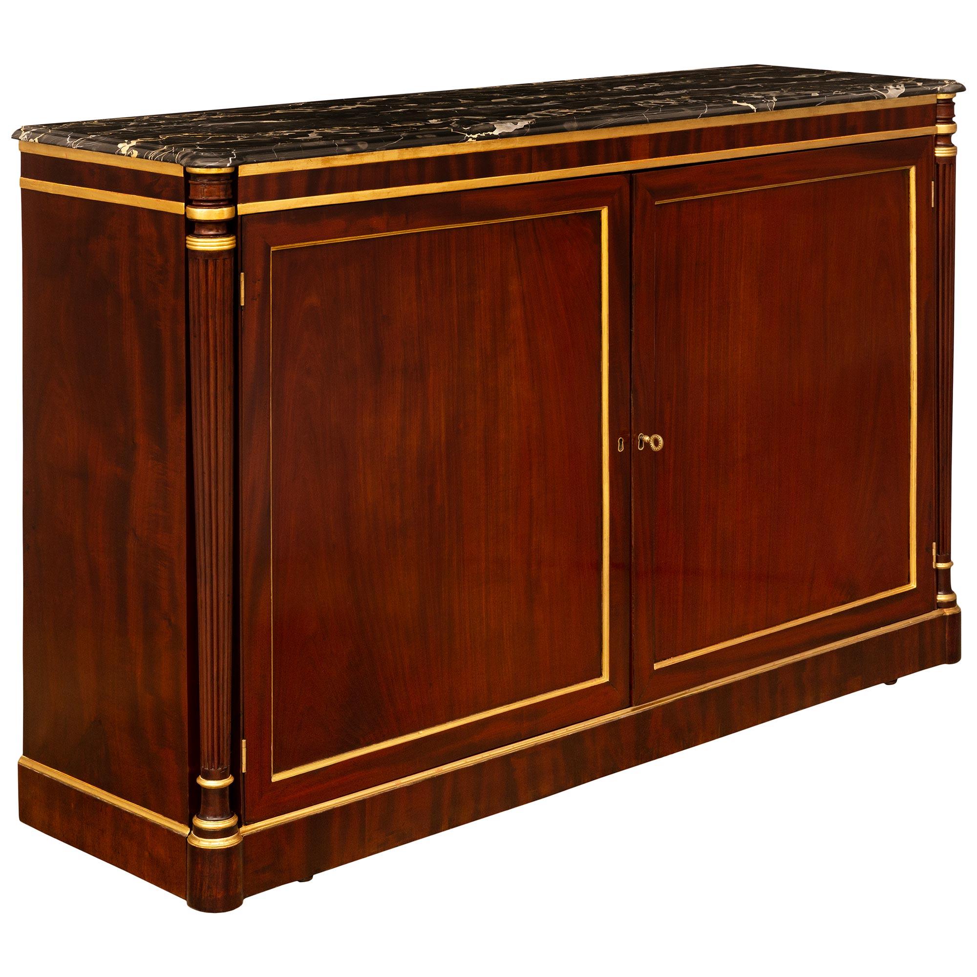 Bufé francés del siglo XIX, estilo Luis XVI, de caoba, madera dorada y mármol de Portoro en Bueno estado para la venta en West Palm Beach, FL
