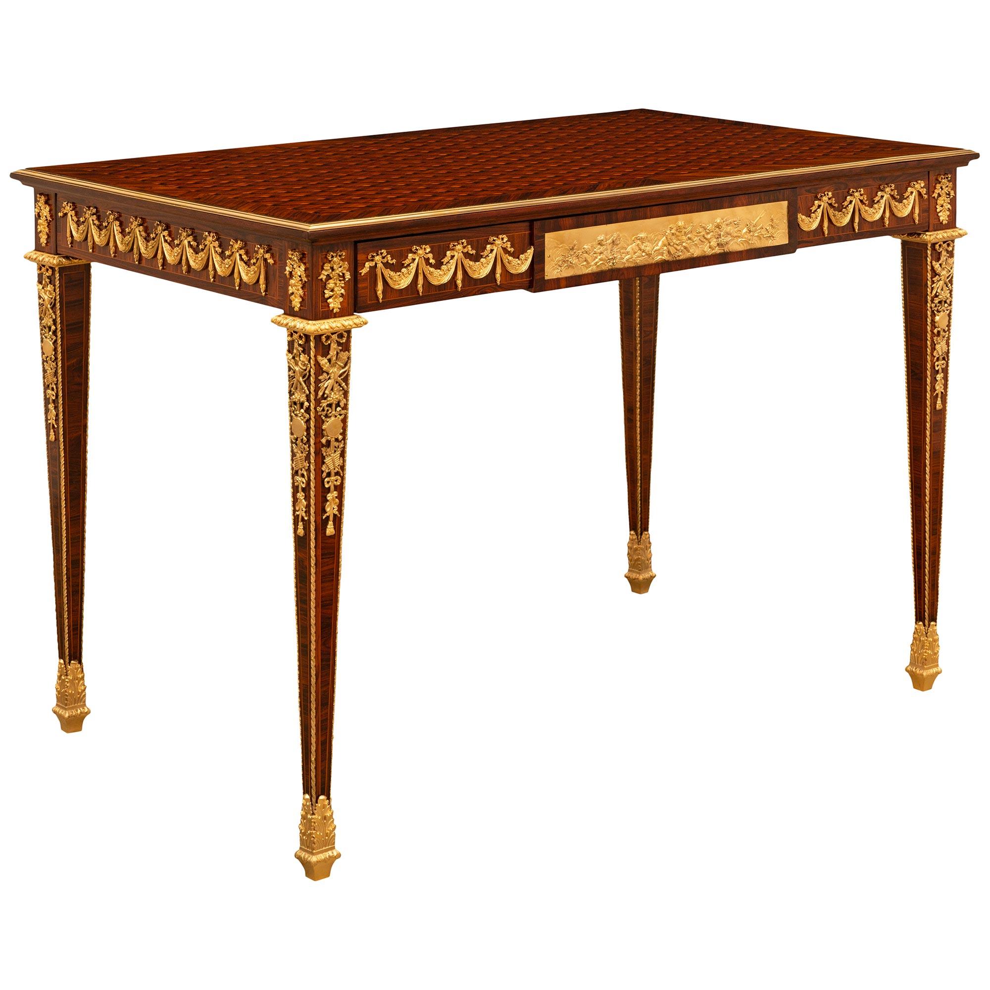 Französischer Louis-XVI-Mitteltisch aus Mahagoni, Veilchenholz und Goldbronze aus dem 19. Jahrhundert (Louis XVI.) im Angebot
