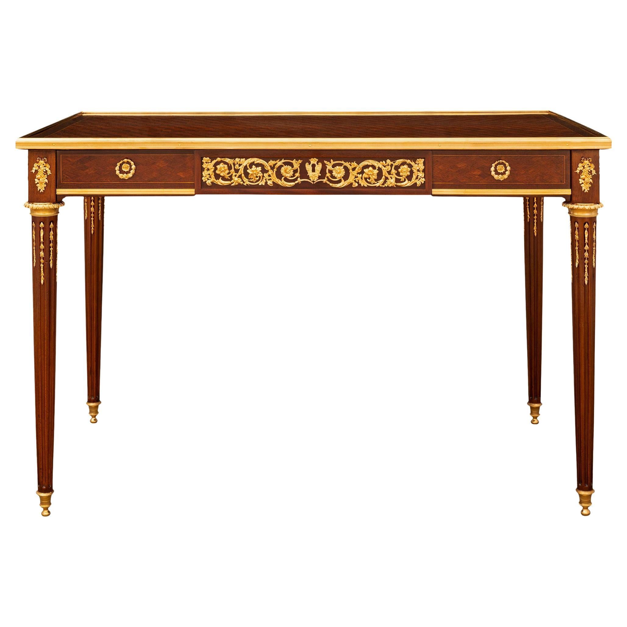 Tavolo/scrivania francese del XIX secolo in mogano Luigi XVI, legno di Re e Ormolu