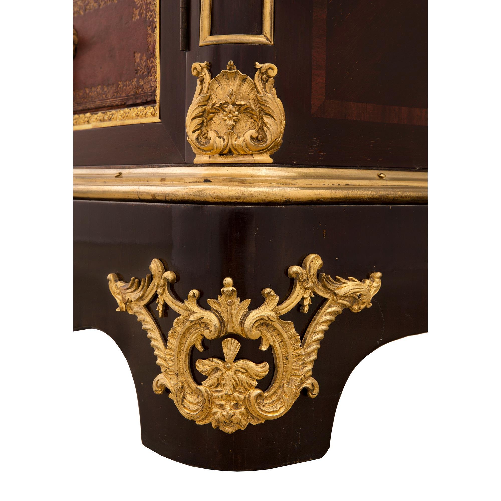 Cartonnier français du 19ème siècle de style Louis XVI en acajou, bronze doré et cuir en vente 5
